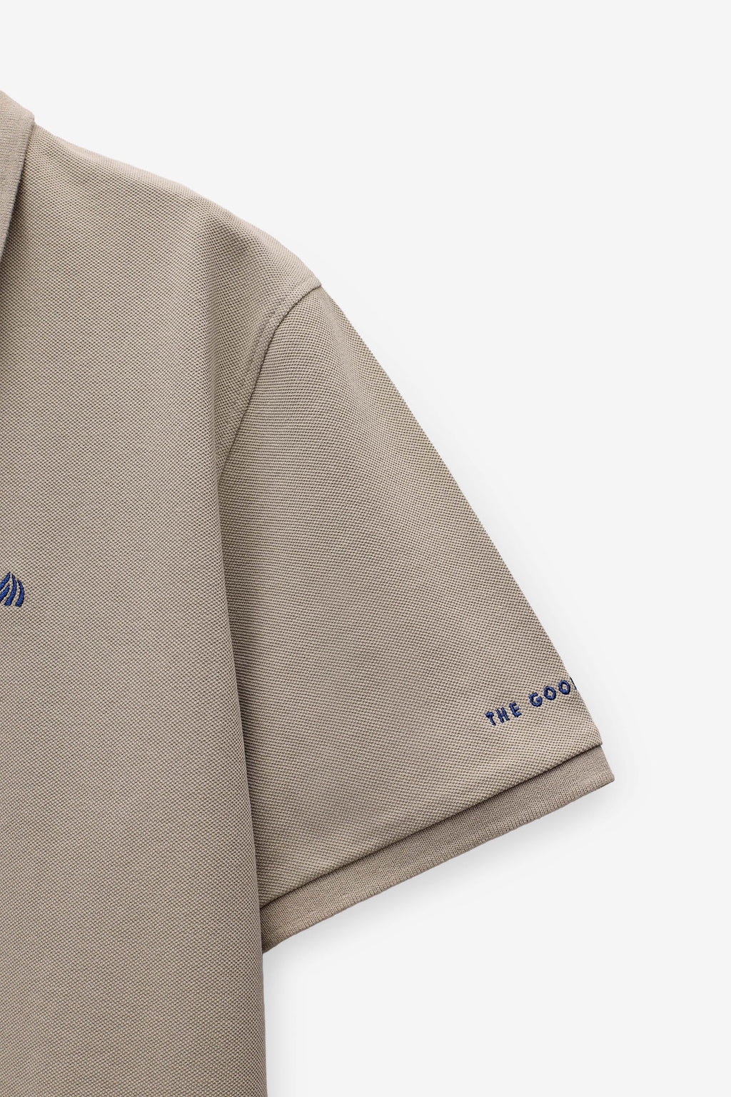 POLO PIQUÉ CON LOGO EN CONTRASTE