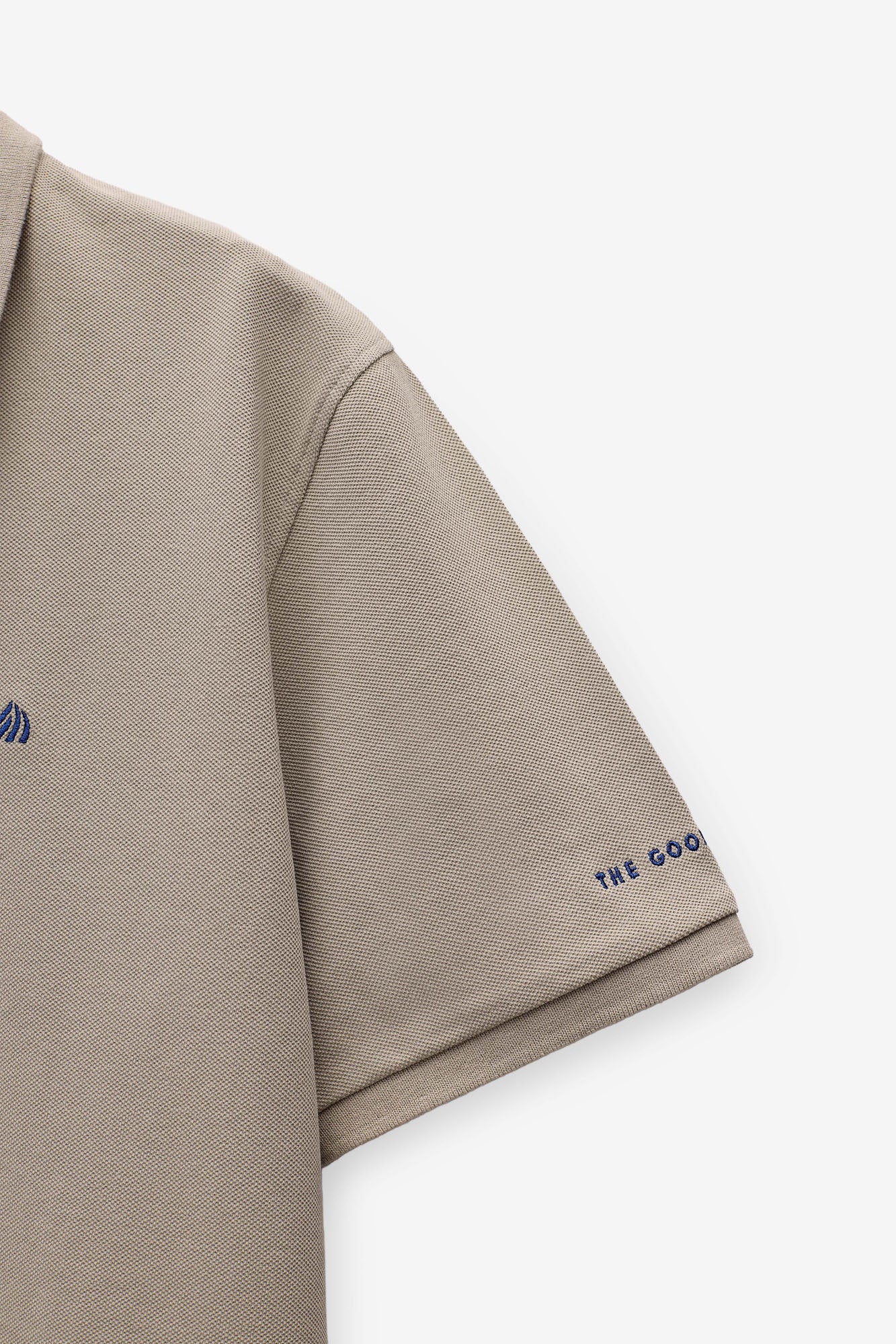 POLO PIQUÉ CON LOGO EN CONTRASTE