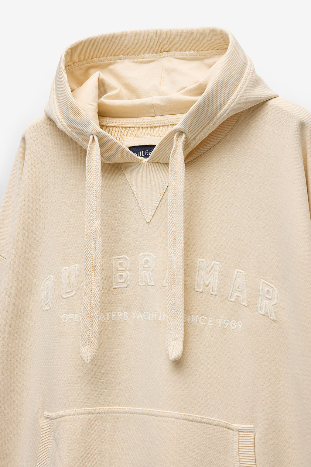 SWEATSHIRT COM CAPUZ COM BORDADO QUEBRAMAR