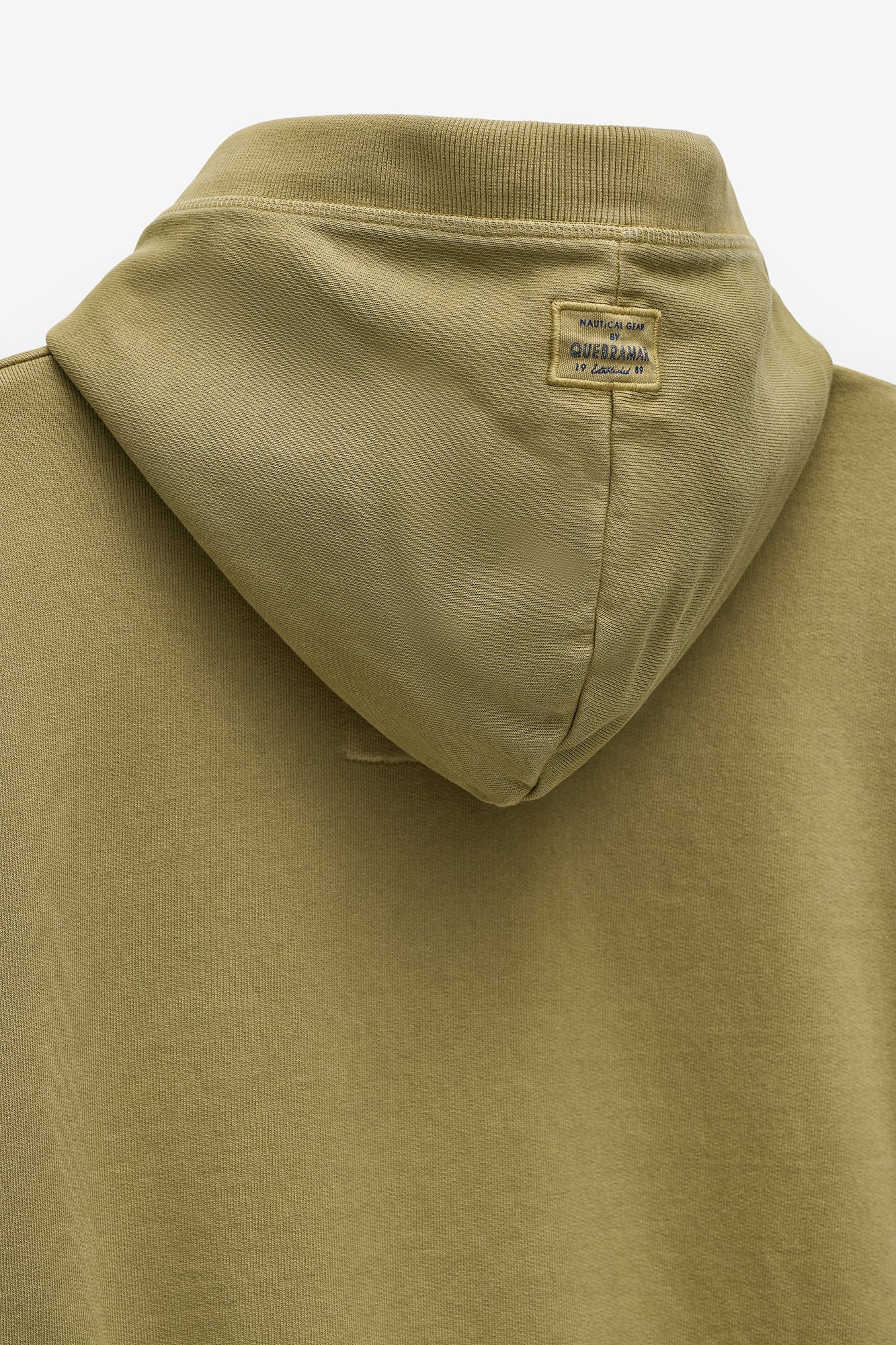 SWEATSHIRT COM CAPUZ COM BORDADO QUEBRAMAR