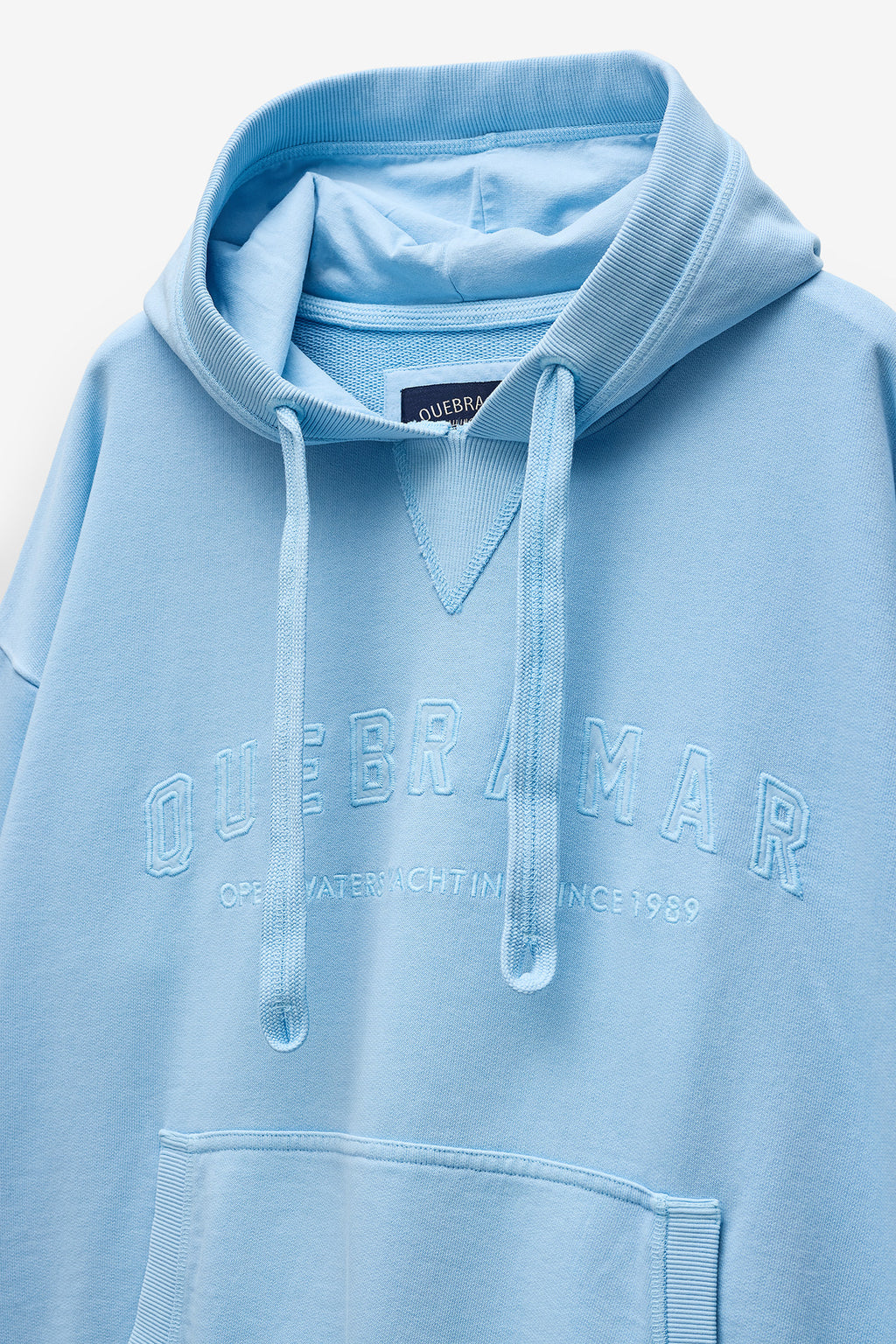 SWEATSHIRT COM CAPUZ COM BORDADO QUEBRAMAR