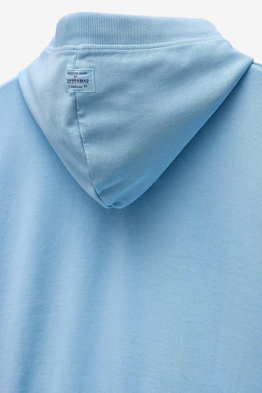 SWEATSHIRT COM CAPUZ COM BORDADO QUEBRAMAR