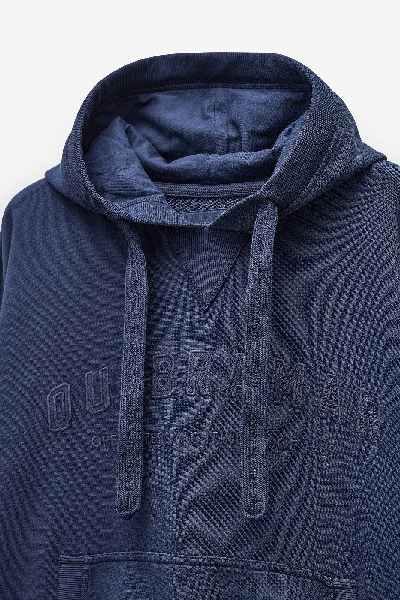 SWEATSHIRT COM CAPUZ COM BORDADO QUEBRAMAR