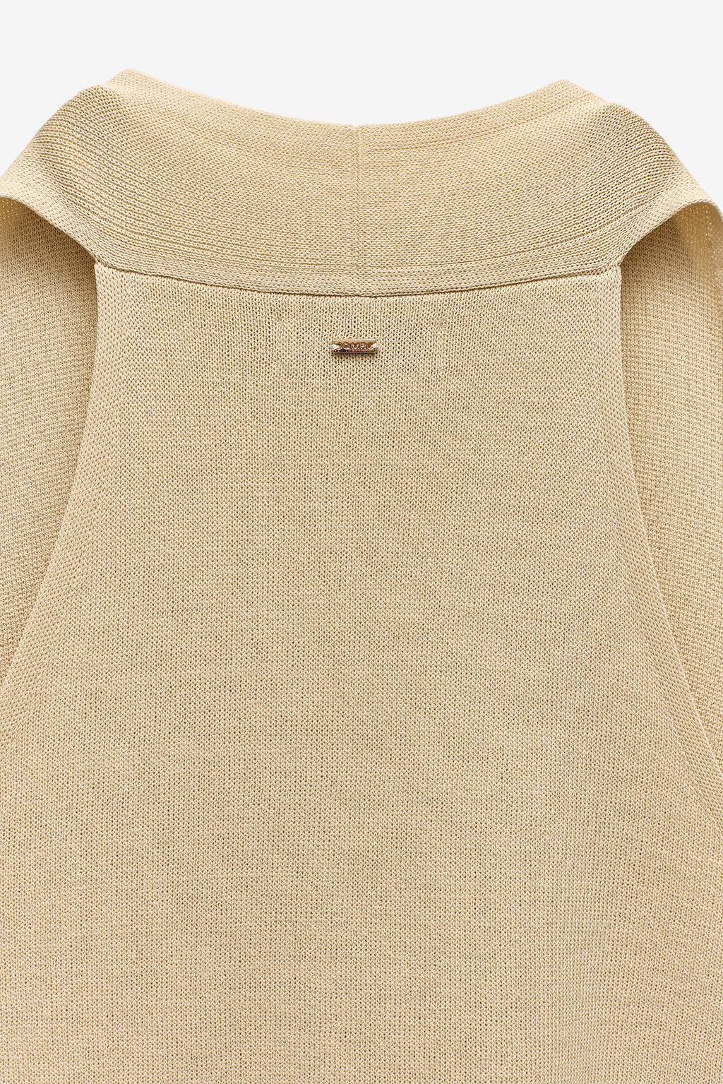 TOP EM MALHA COM CORTE HALTER