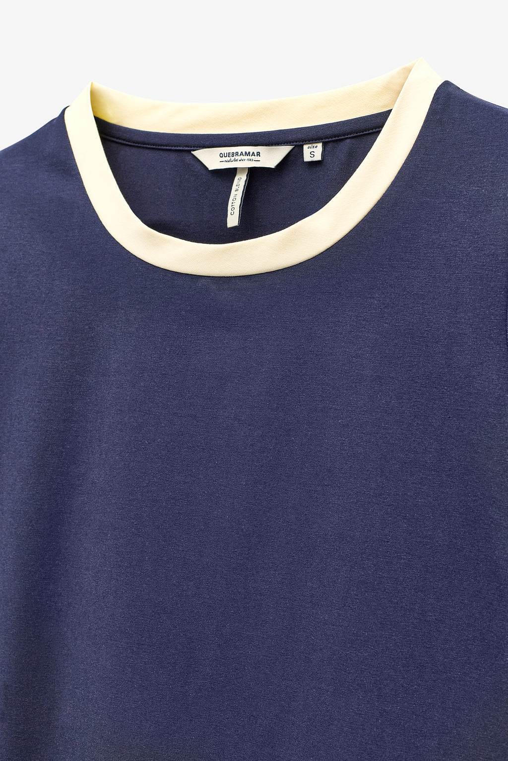 CAMISETA CON CUELLO Y PUÑOS A CONTRASTE