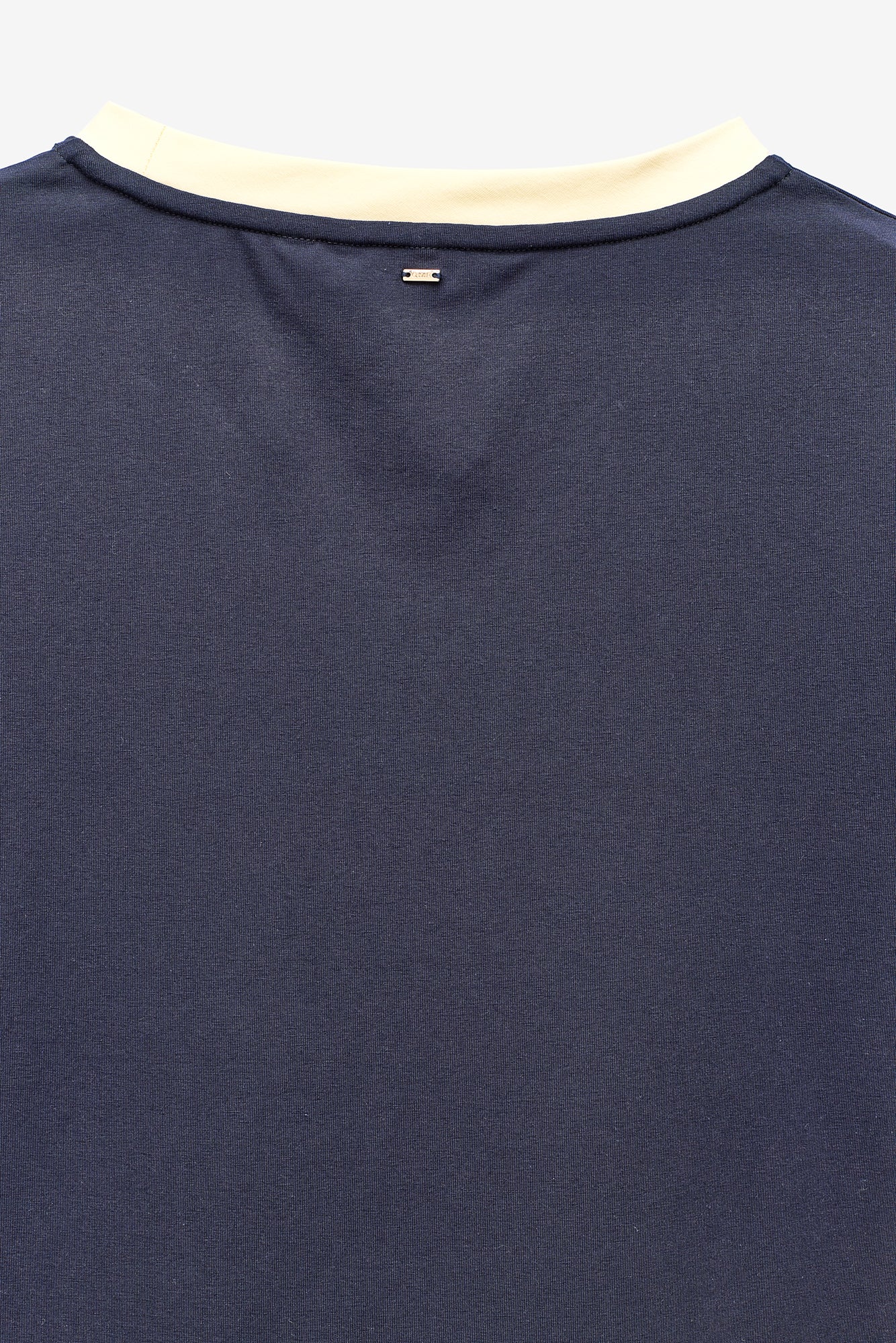 T-SHIRT COM CÓS E PUNHOS EM CONTRASTE