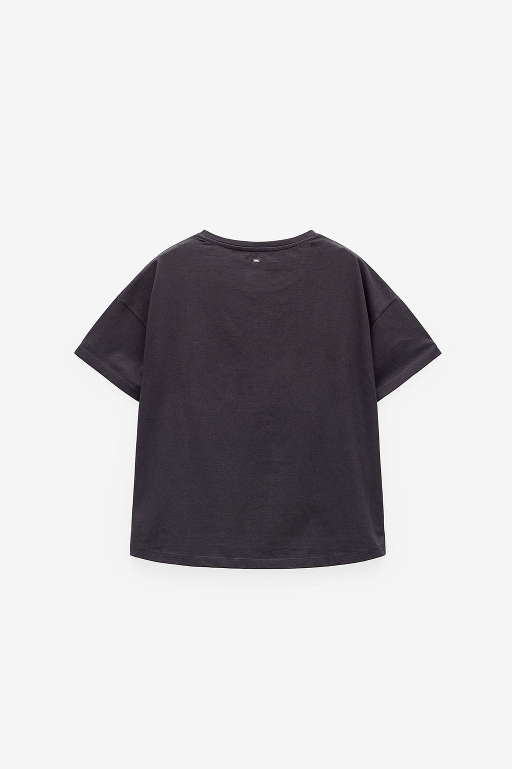 T-SHIRT COM BOLSO BORDADO