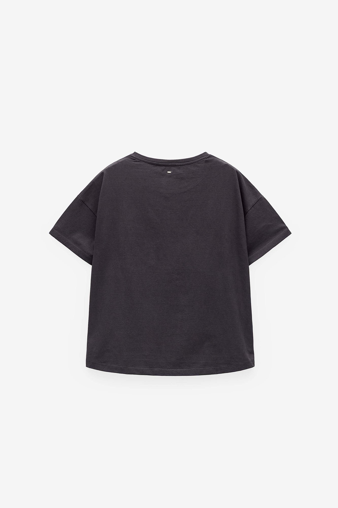 T-SHIRT COM BOLSO BORDADO