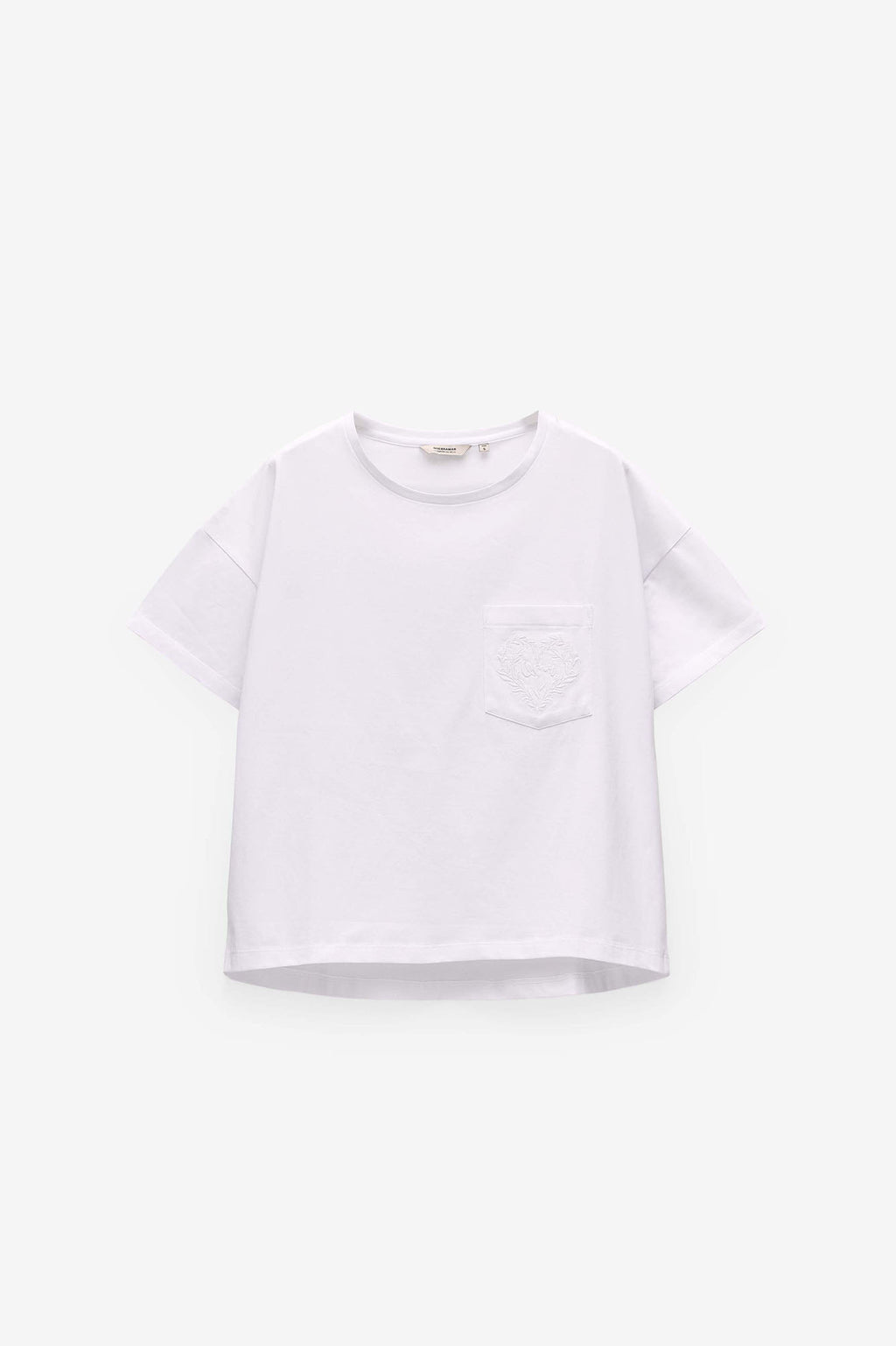 T-SHIRT COM BOLSO BORDADO