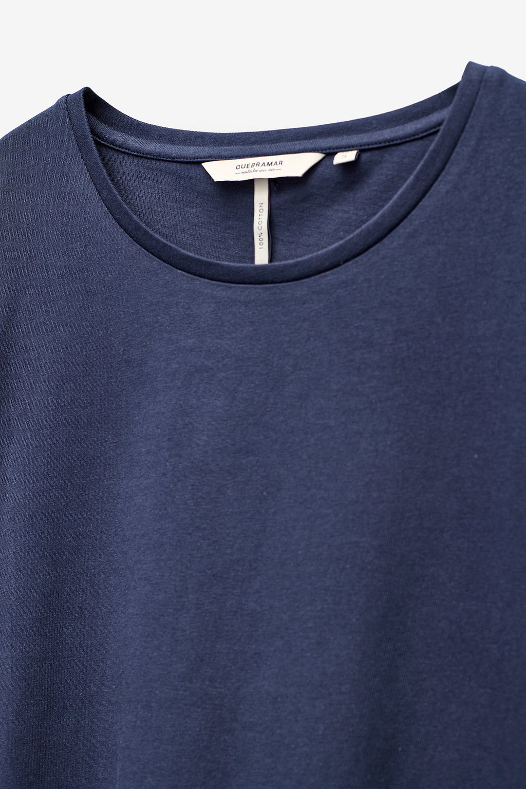 CAMISETA CON RIBETE A CONTRASTE