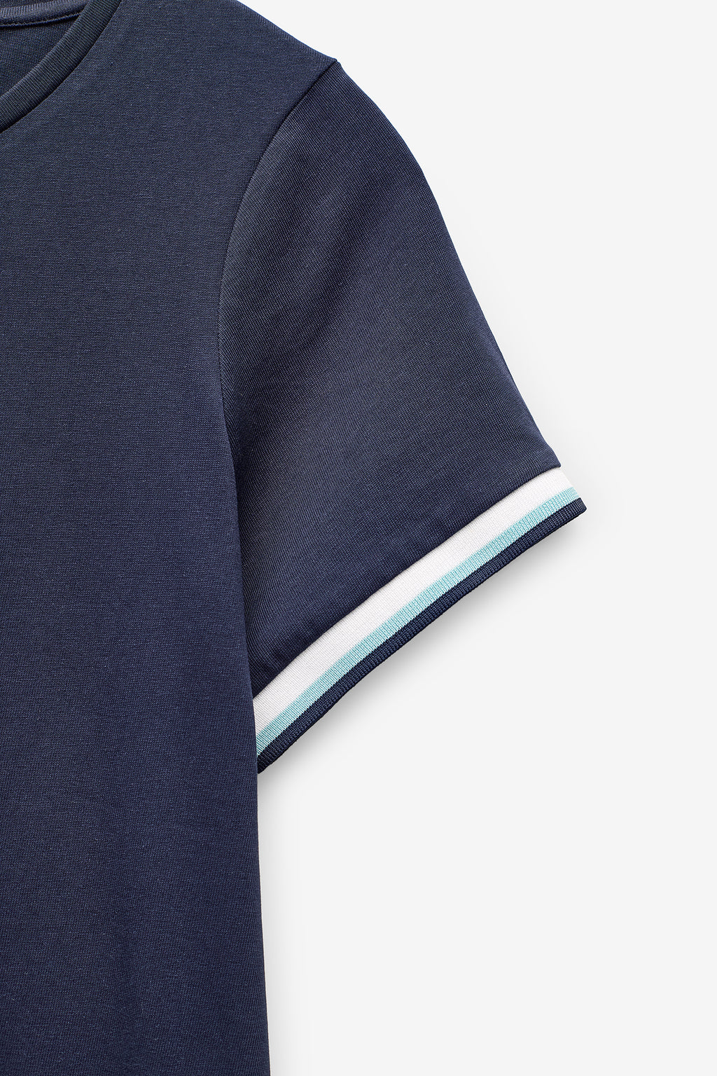 CAMISETA CON RIBETE A CONTRASTE