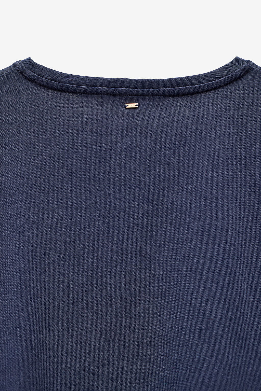 CAMISETA CON RIBETE A CONTRASTE