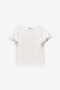 T-SHIRT COM FOLHO NA MANGA