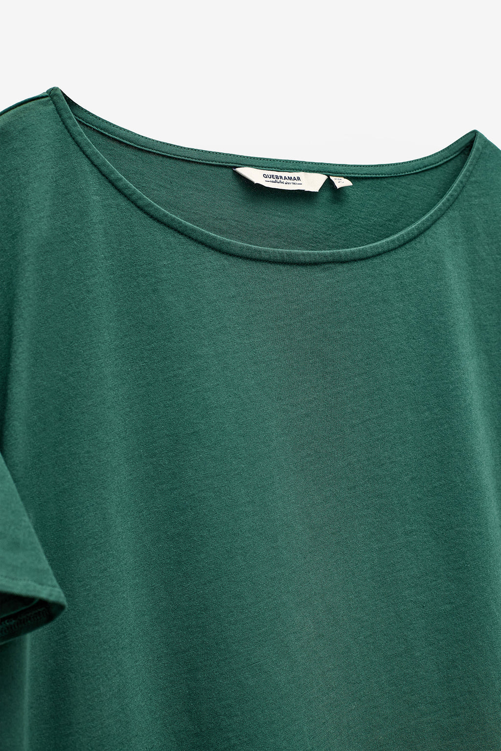 CAMISETA CON VOLANTE EN LA MANGA