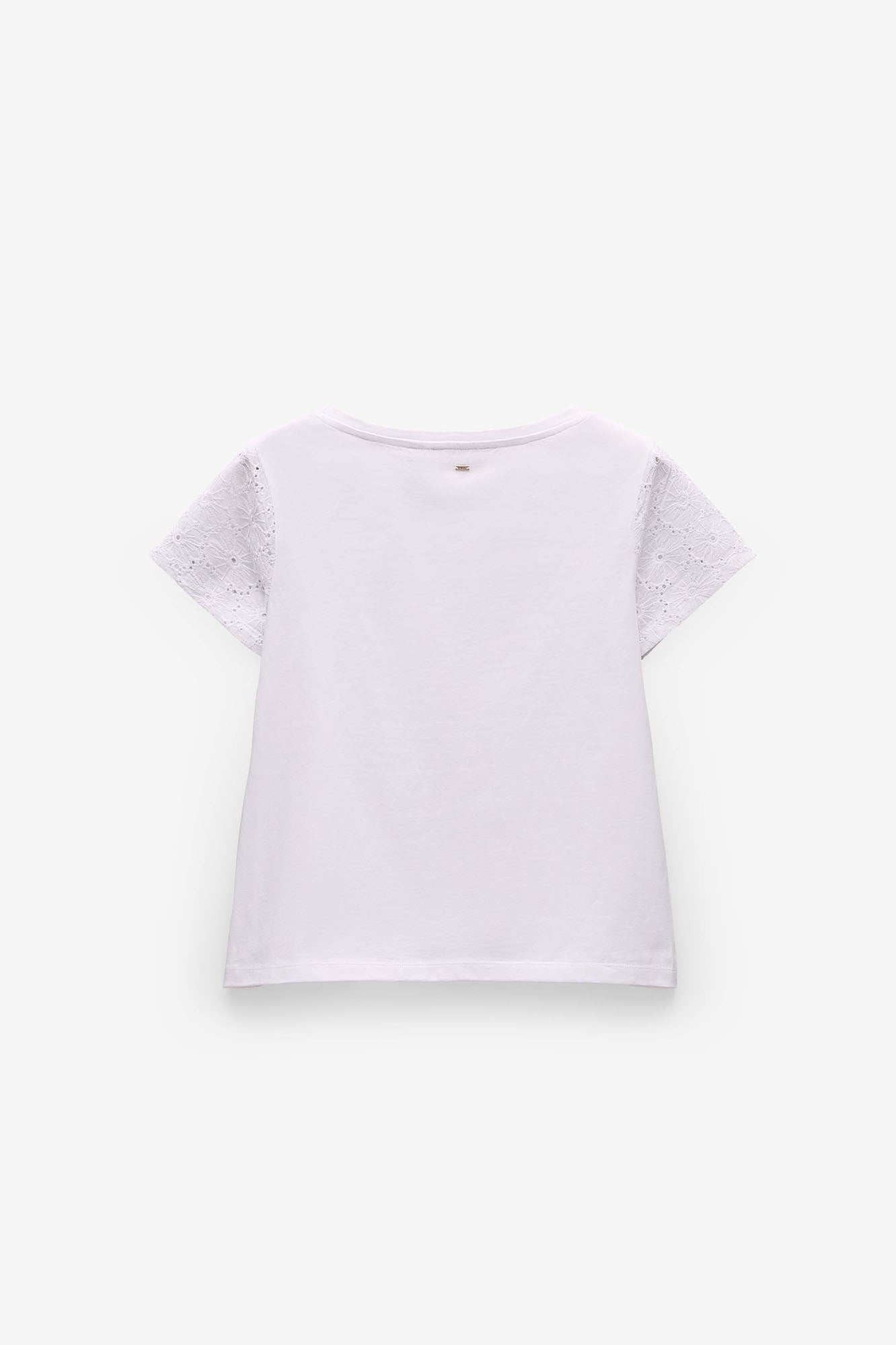 CAMISETA CON APLICACIONES DE ENCAJE