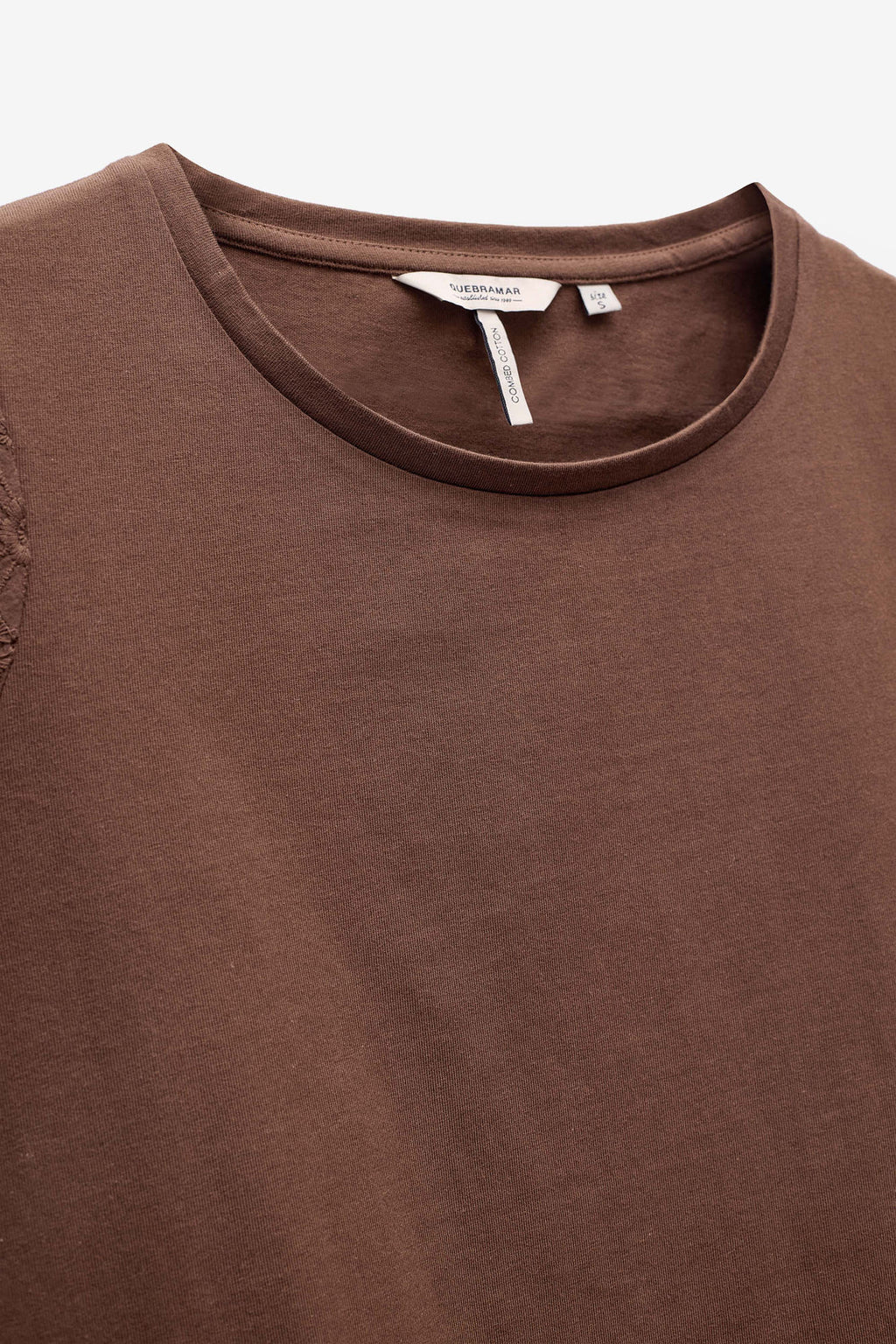CAMISETA CON APLICACIONES DE ENCAJE