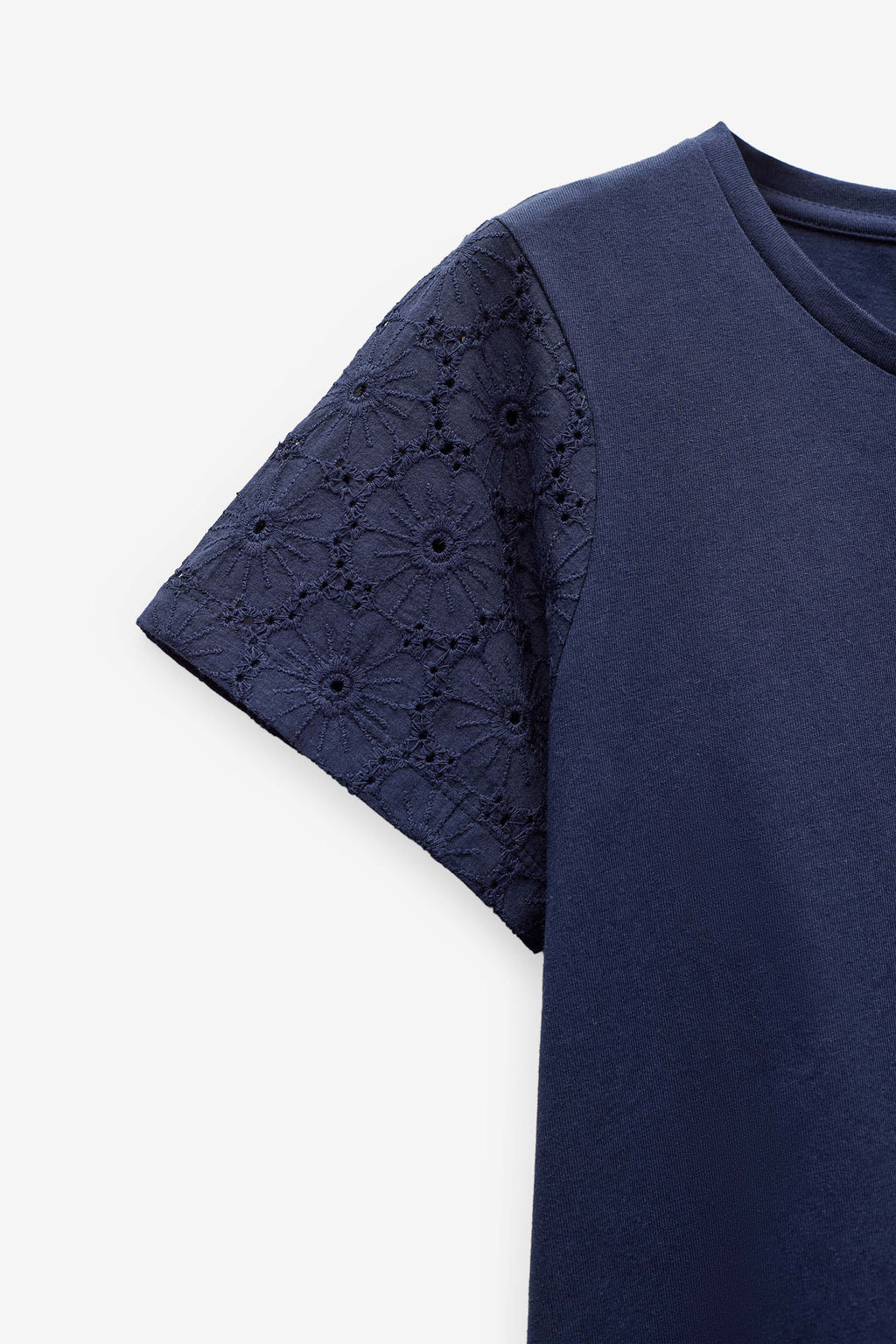 CAMISETA CON APLICACIONES DE ENCAJE