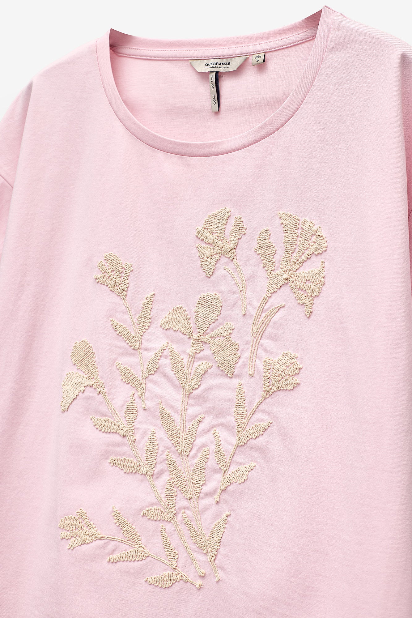 CAMISETA CON ESTAMPADO FLORAL