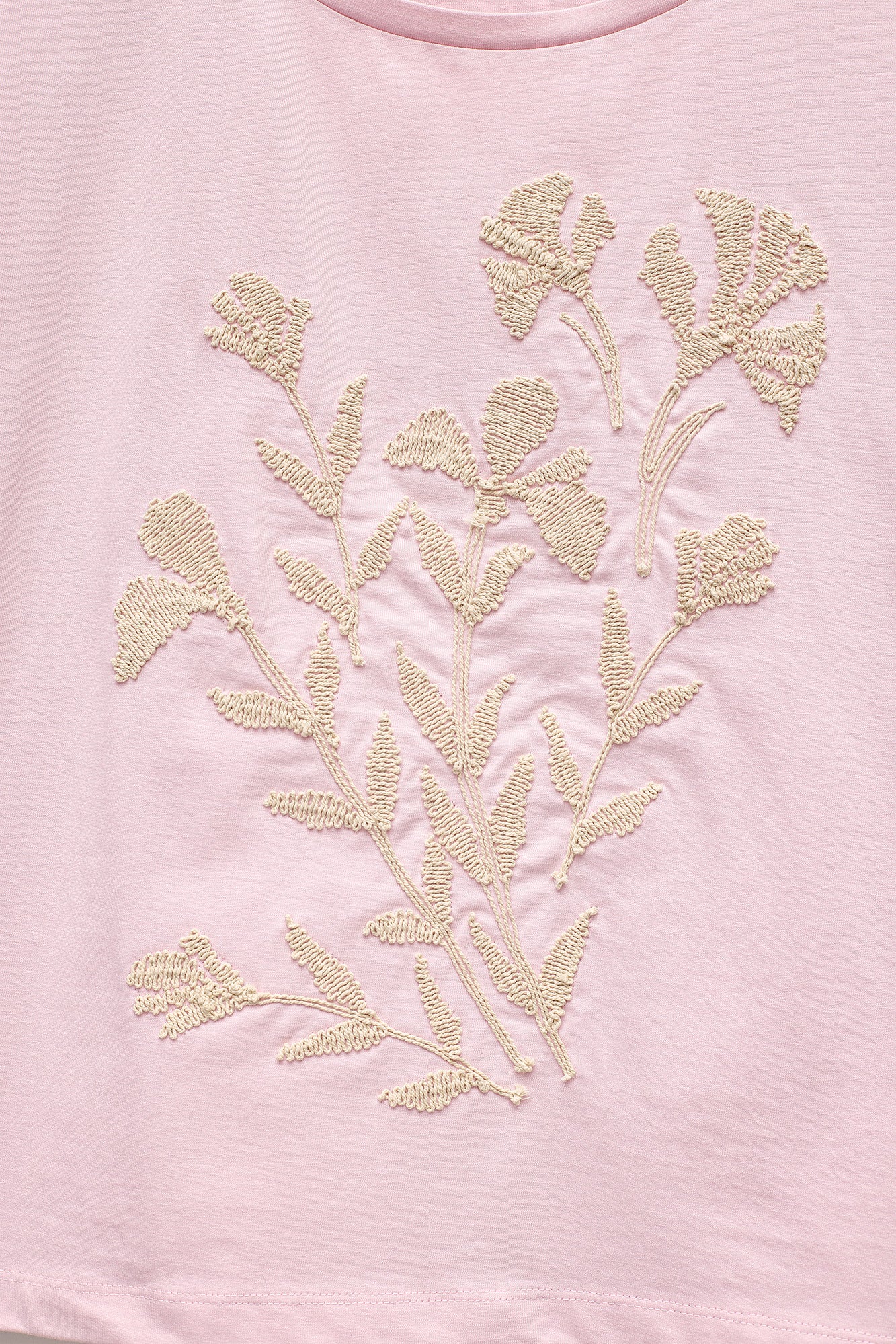 CAMISETA CON ESTAMPADO FLORAL