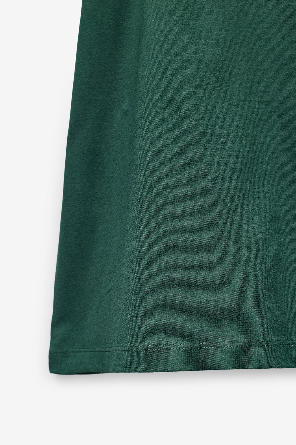 T-SHIRT COM BORDADO E MISSANGAS