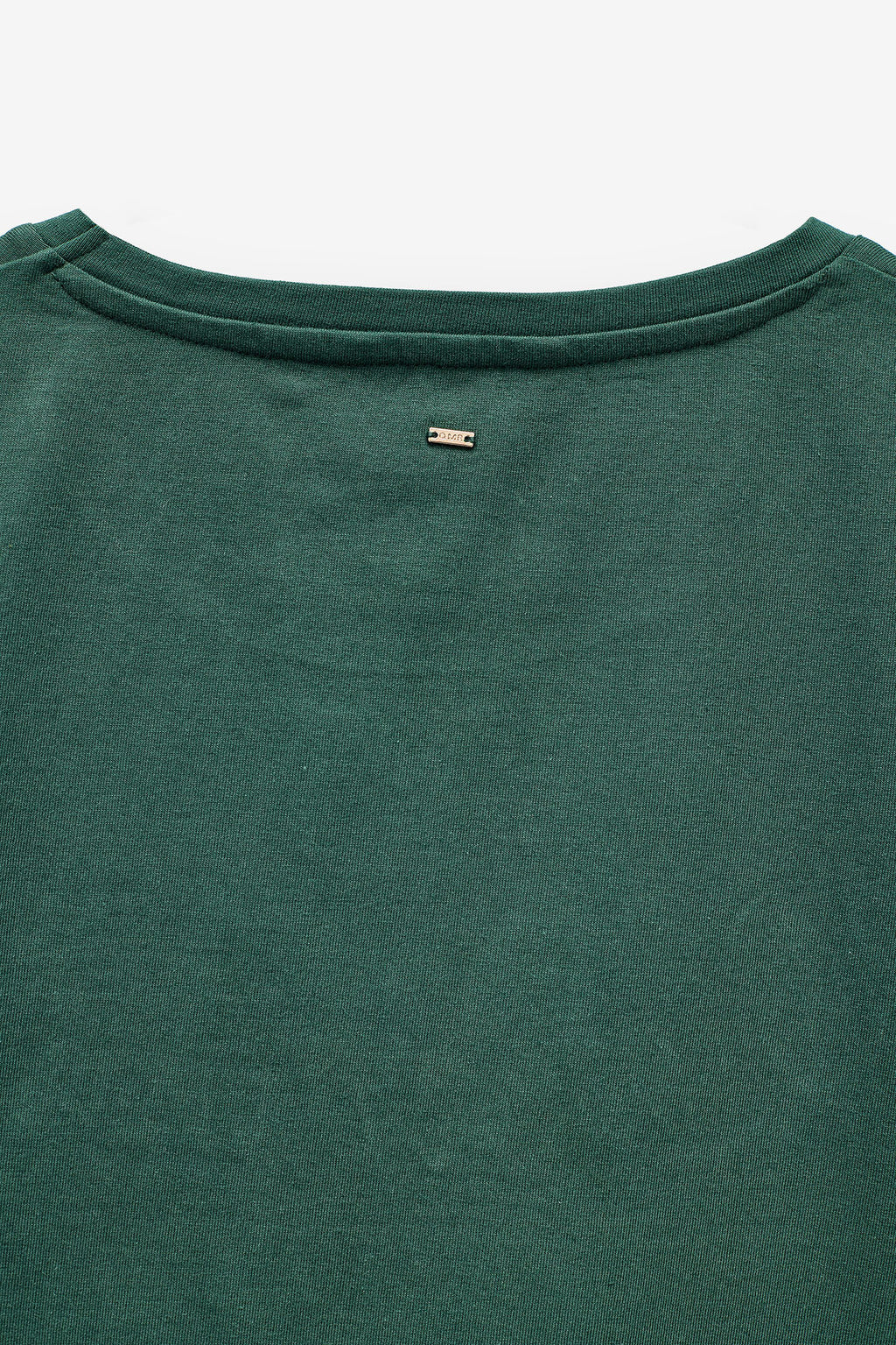 T-SHIRT COM BORDADO E MISSANGAS