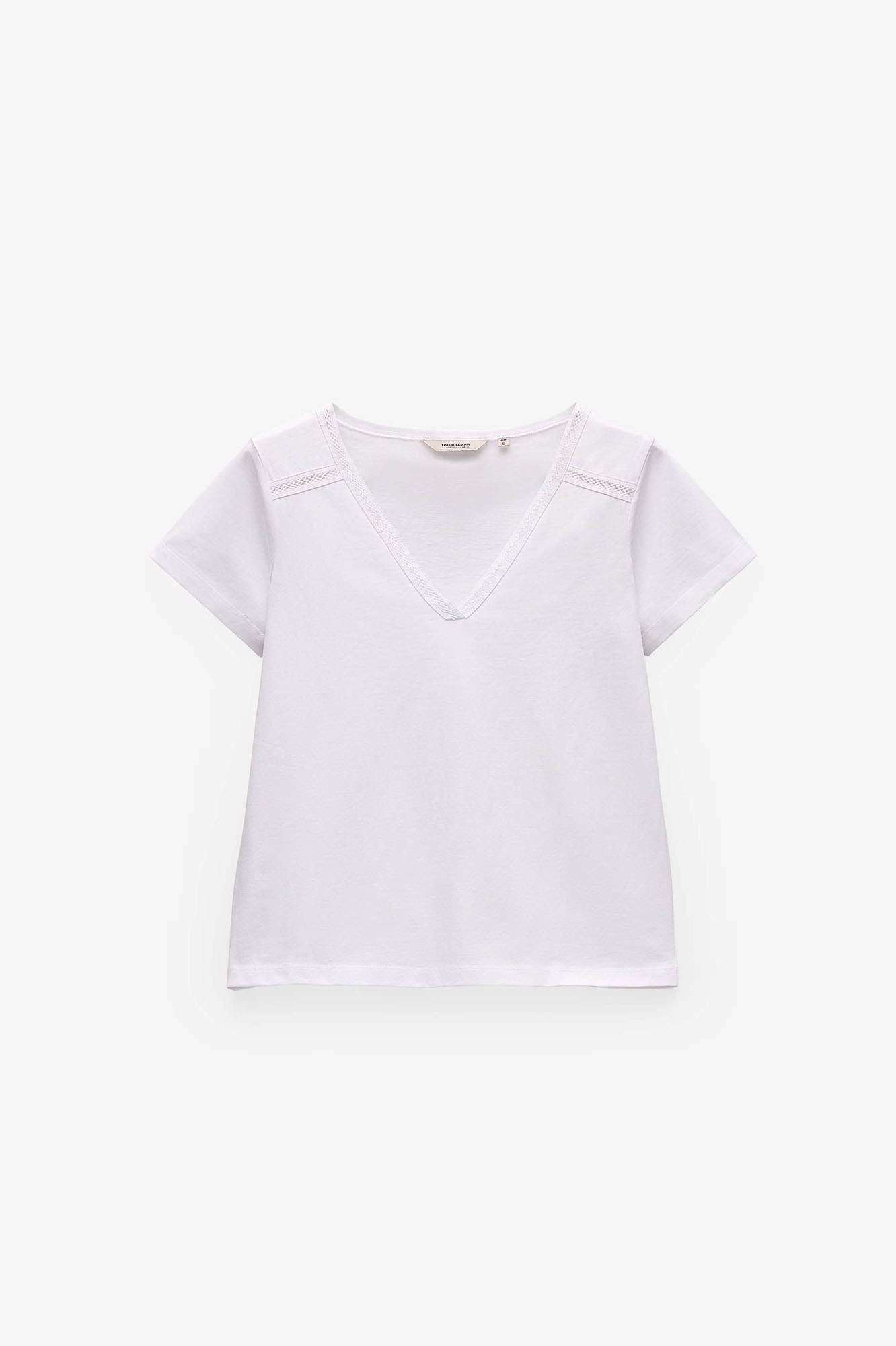 T-SHIRT COM APLICAÇÃO FITA DE REN