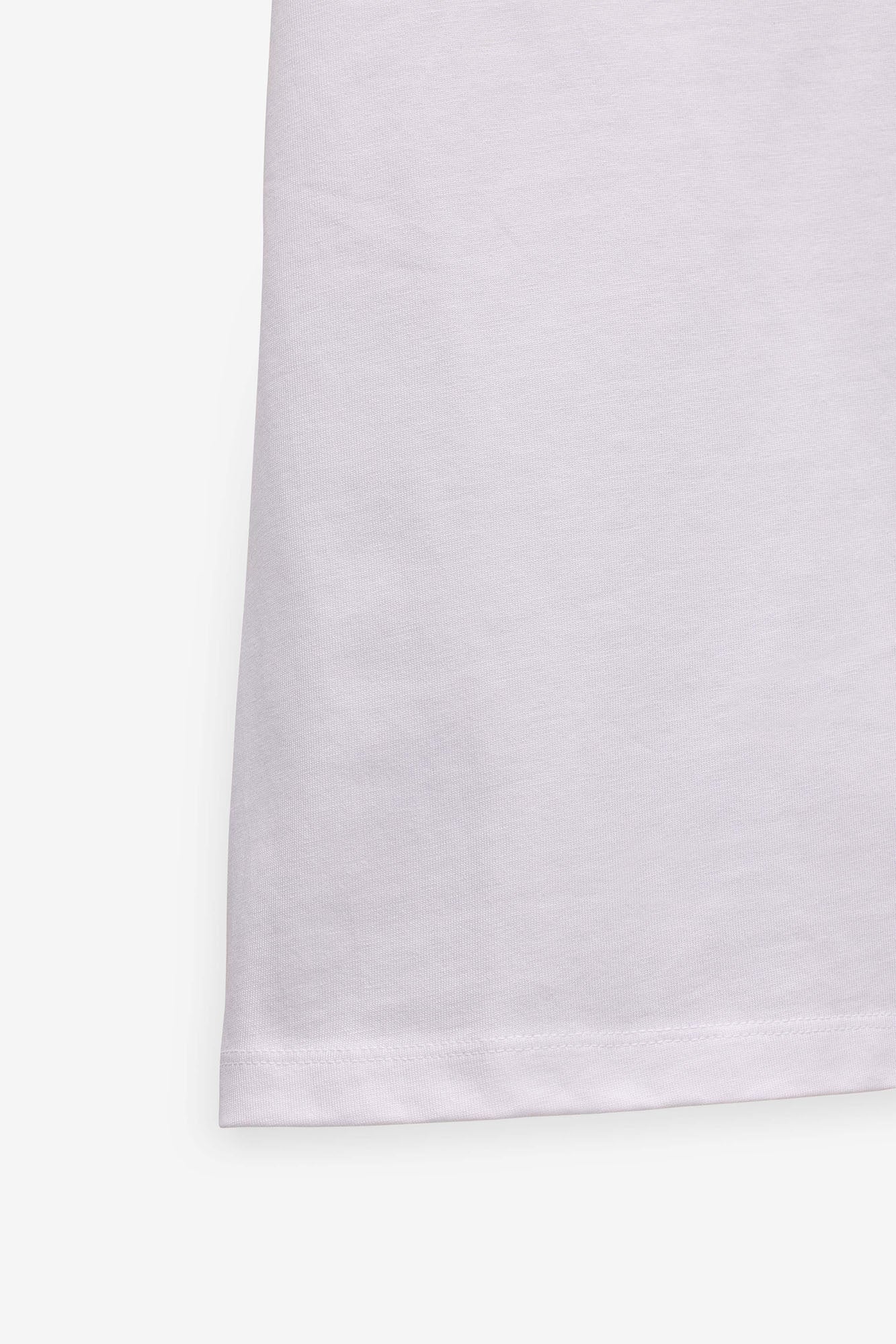 T-SHIRT COM APLICAÇÃO FITA DE REN