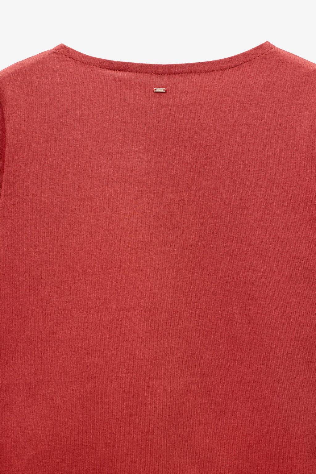 T-SHIRT COM APLICAÇÃO FITA DE REN