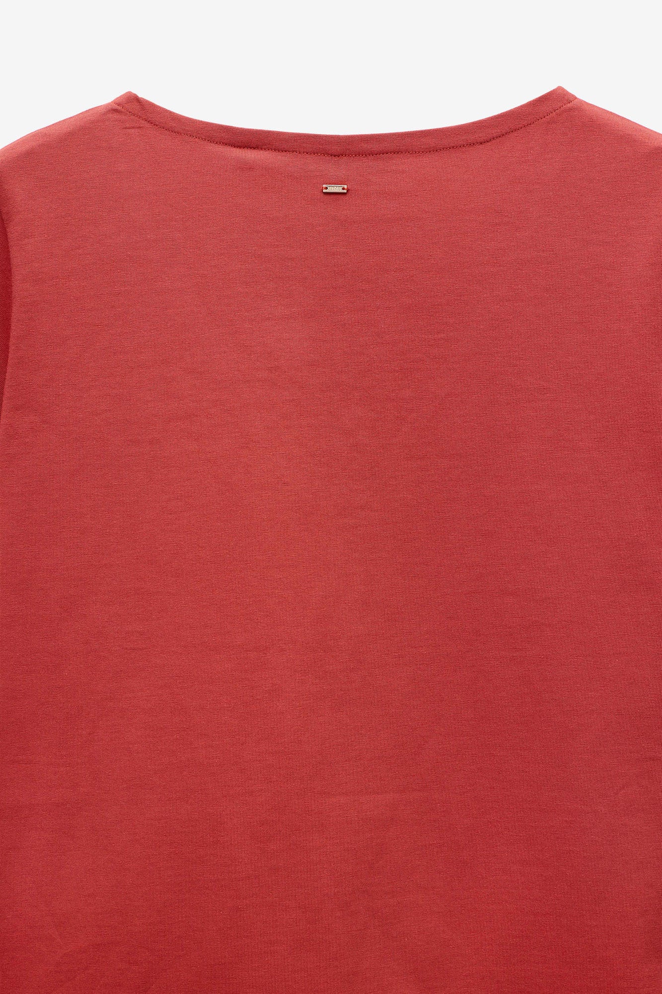 T-SHIRT COM APLICAÇÃO FITA DE REN