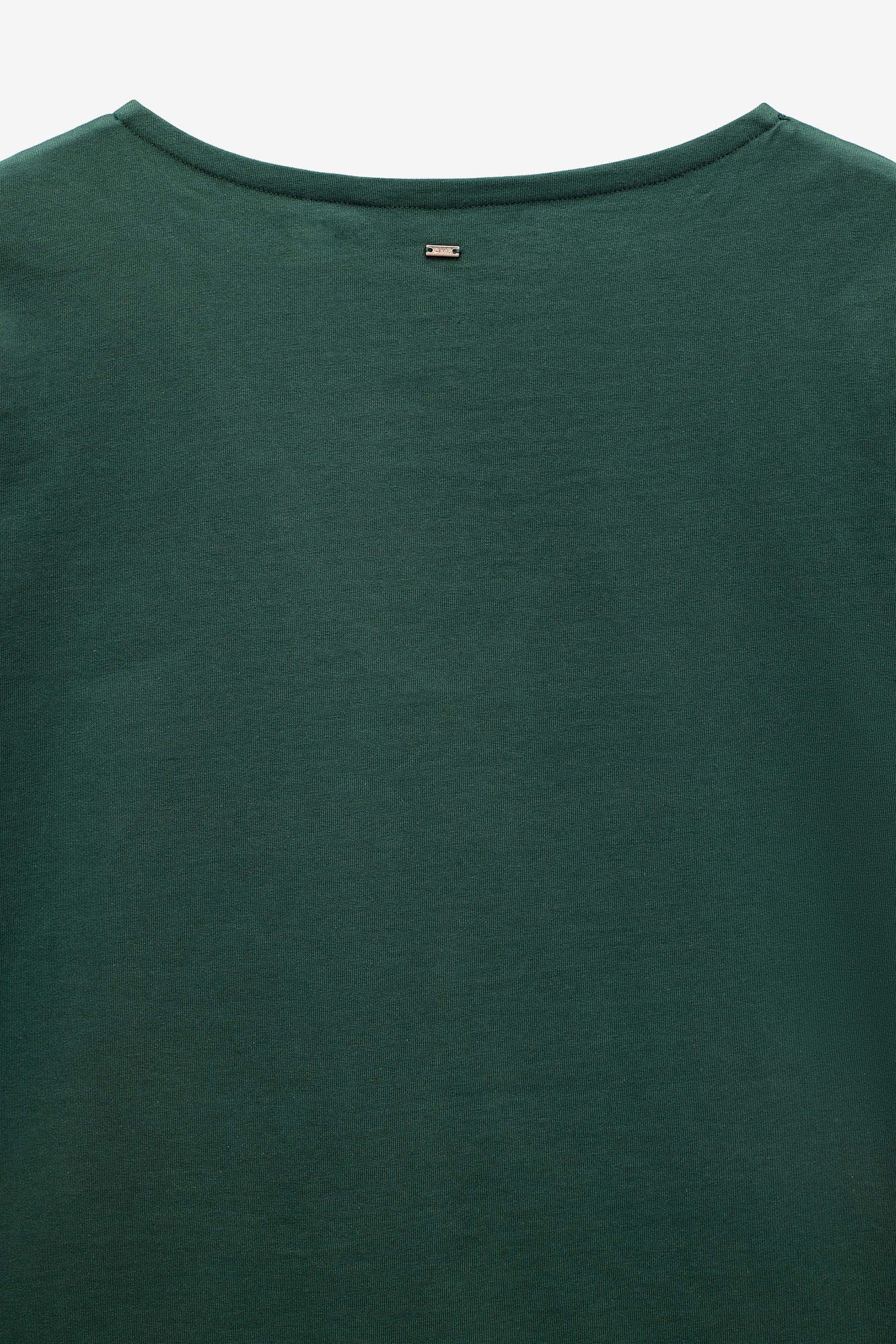 T-SHIRT COM APLICAÇÃO FITA DE REN