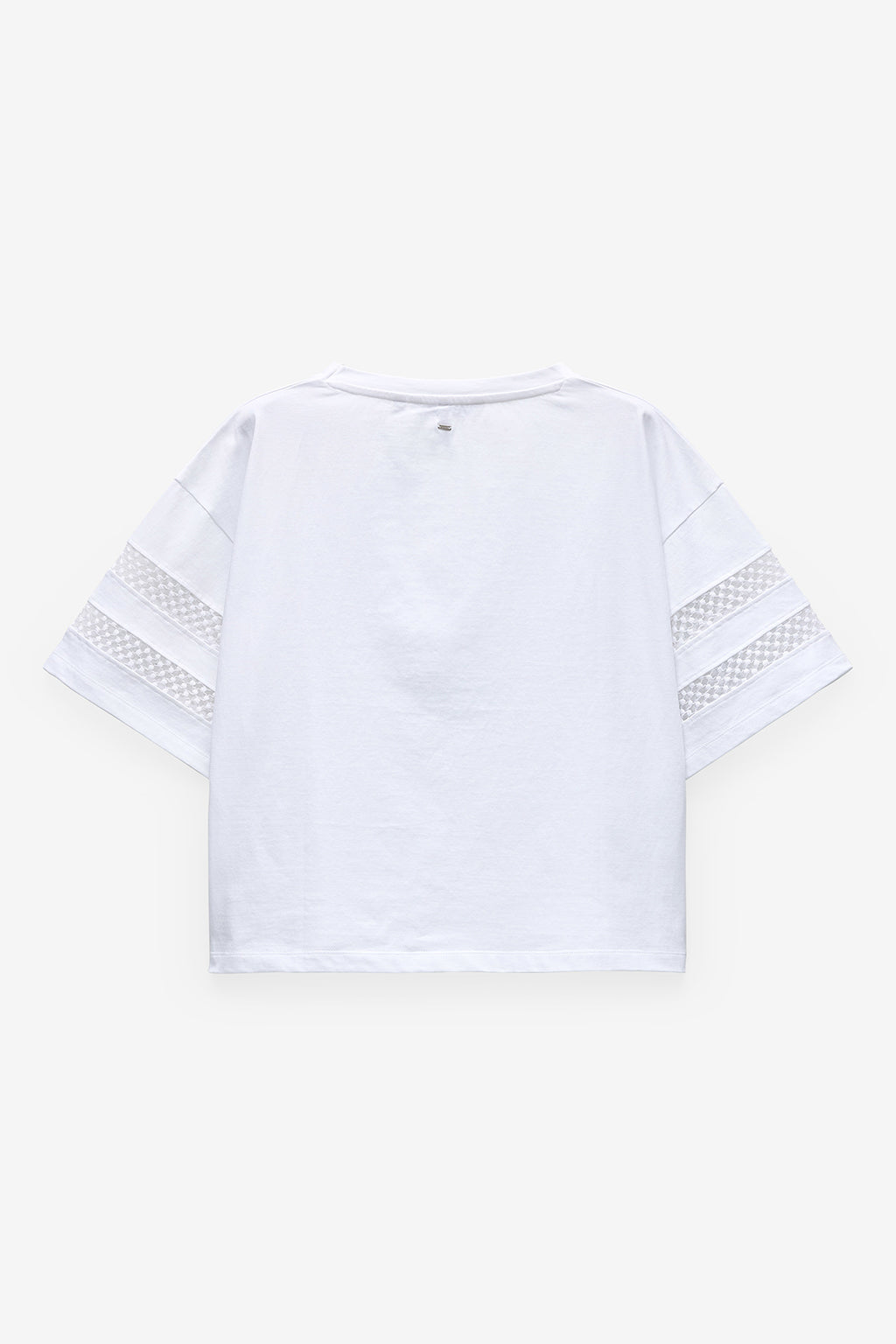 CAMISETA CON APLICACIÓN DE ENCAJE EN LAS MANGAS