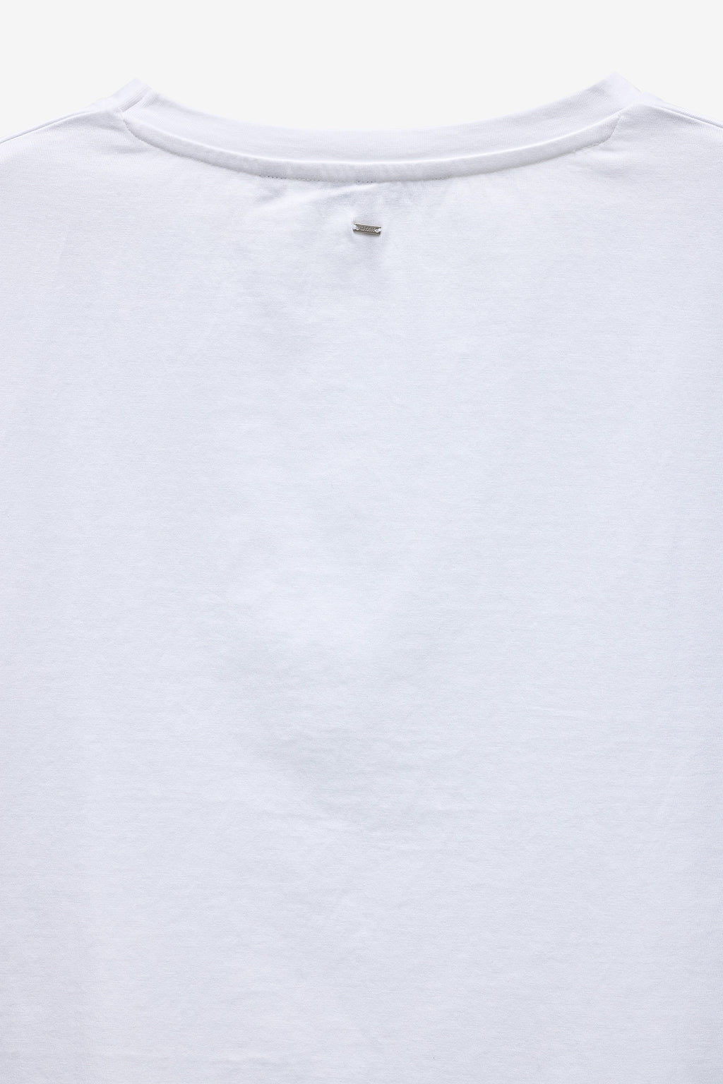 CAMISETA CON APLICACIÓN DE ENCAJE EN LAS MANGAS