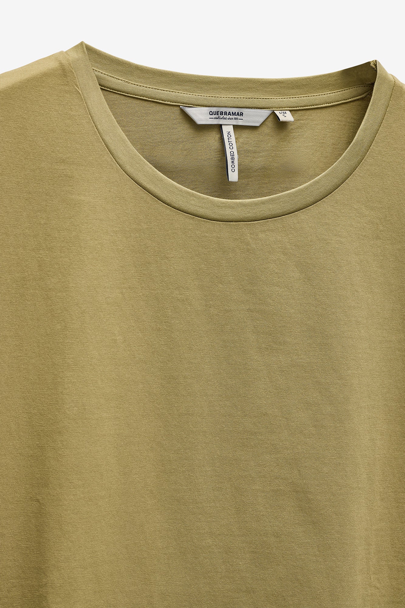 CAMISETA CON APLICACIÓN DE ENCAJE EN LAS MANGAS