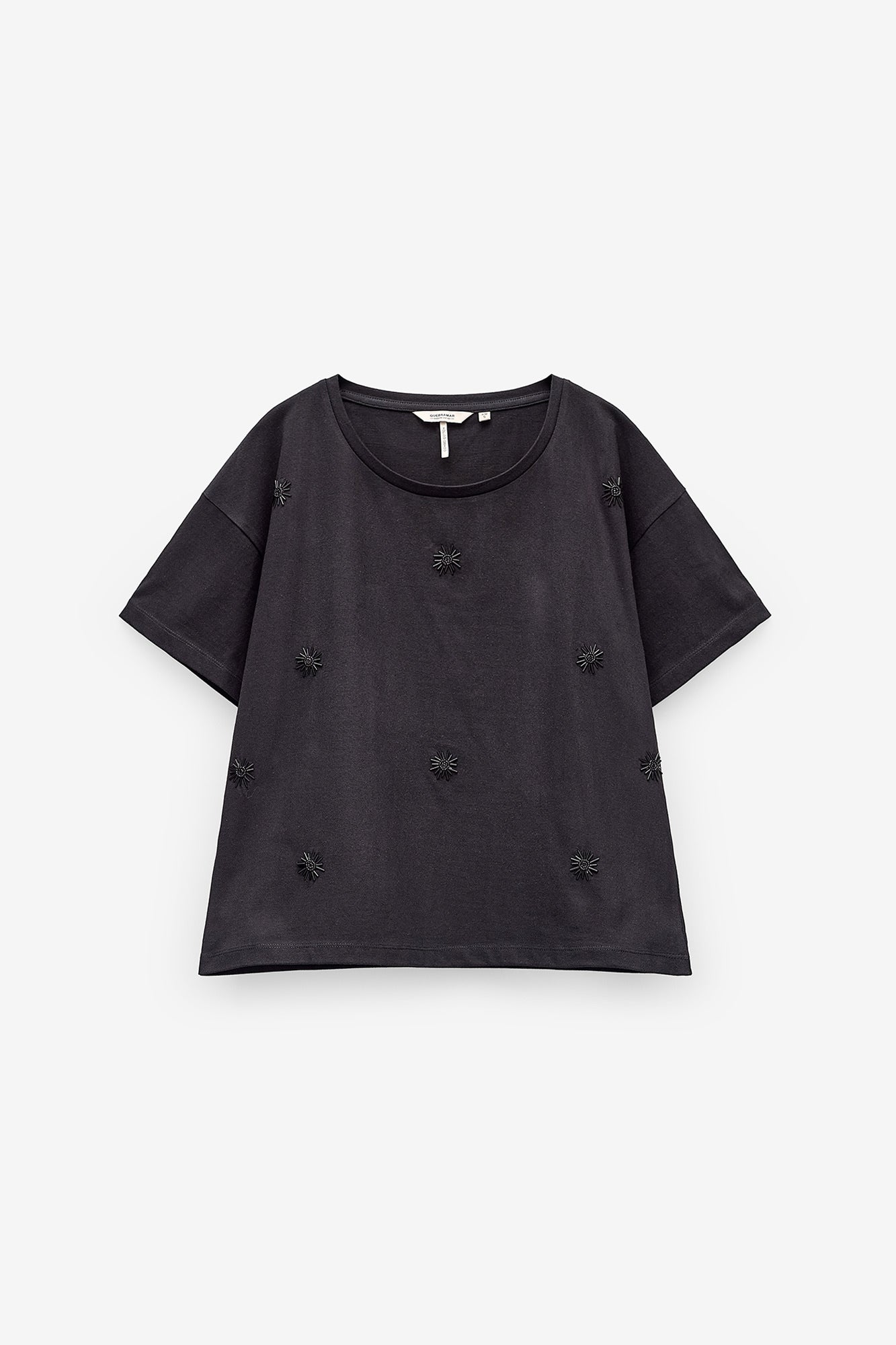 T-SHIRT COM APLICAÇÕES