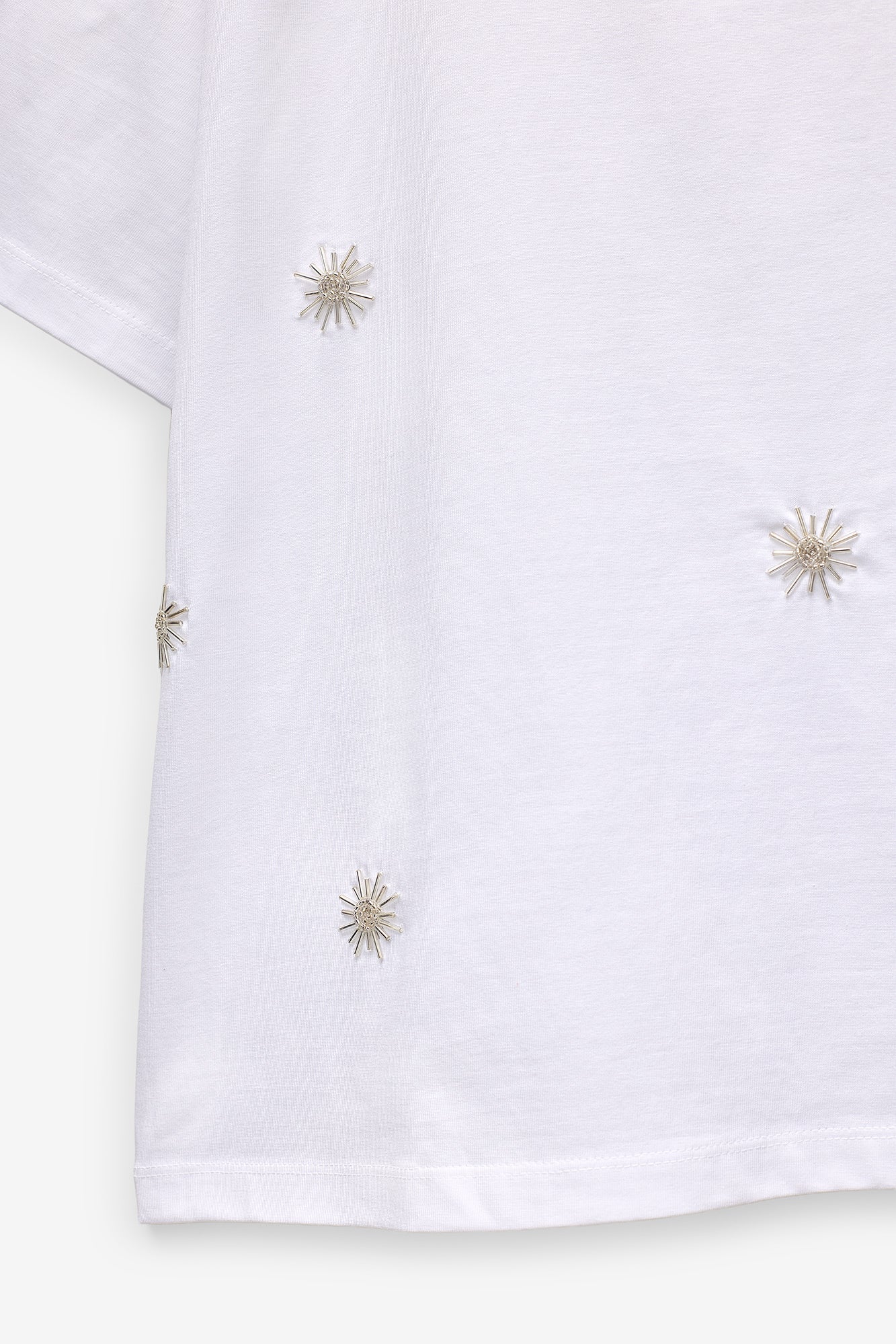 T-SHIRT COM APLICAÇÕES