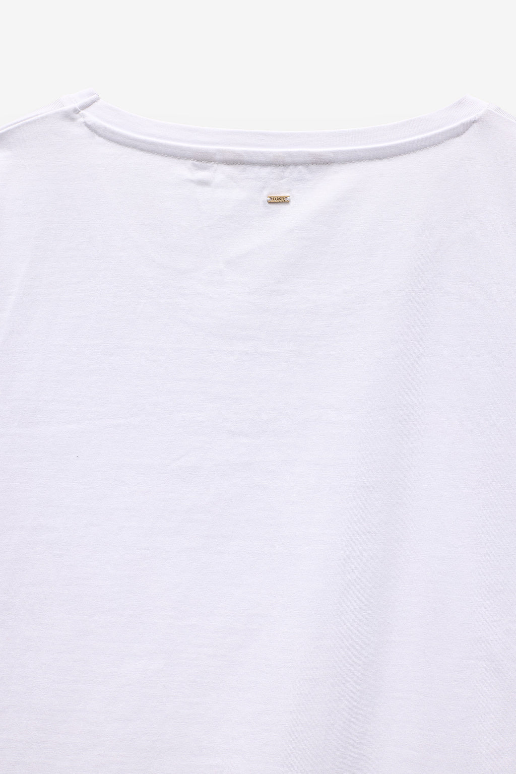 T-SHIRT COM APLICAÇÕES