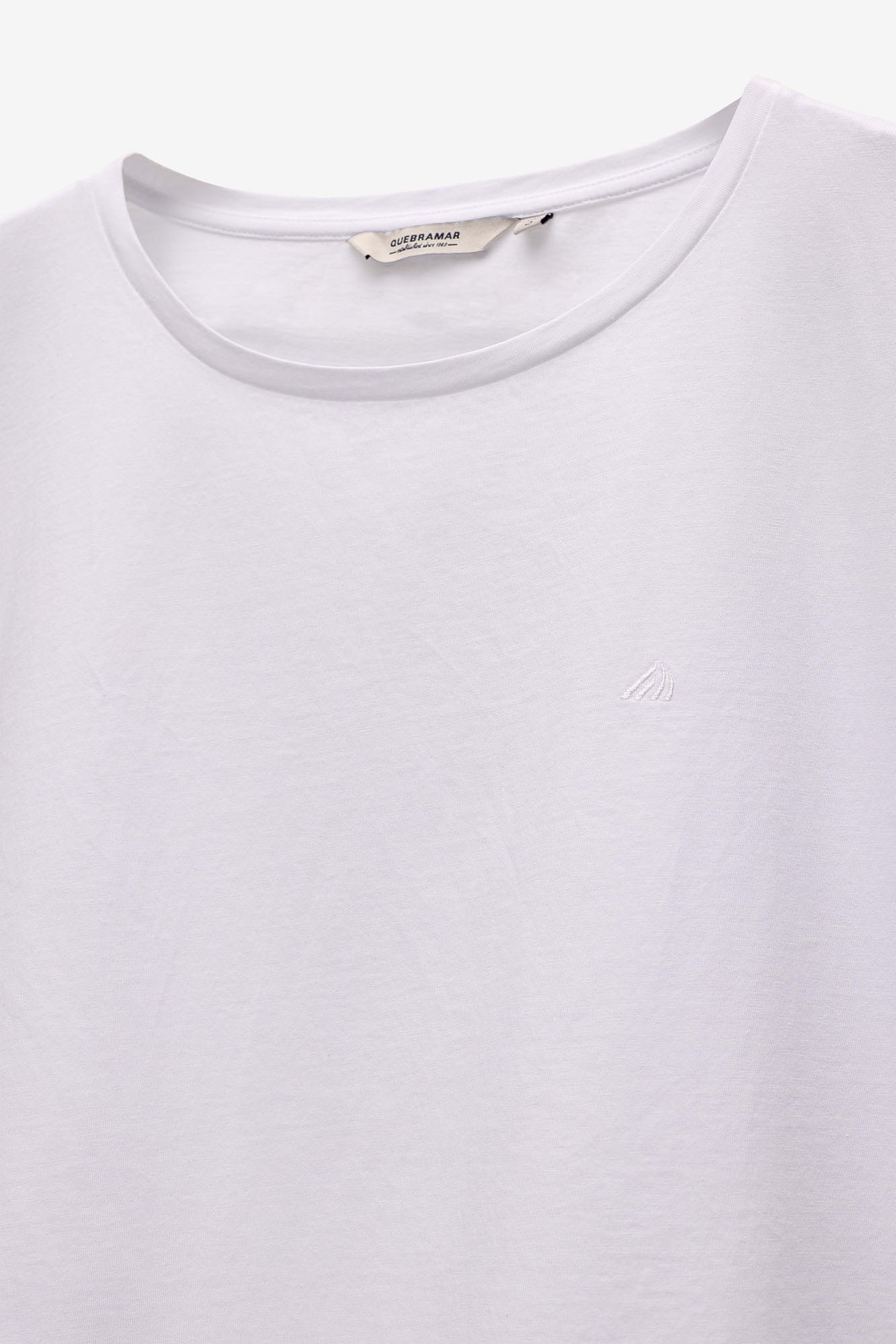 T-SHIRT COM FOLHO