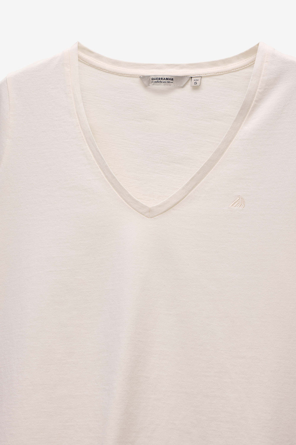 CAMISETA ESENCIAL ESCOTE EN V