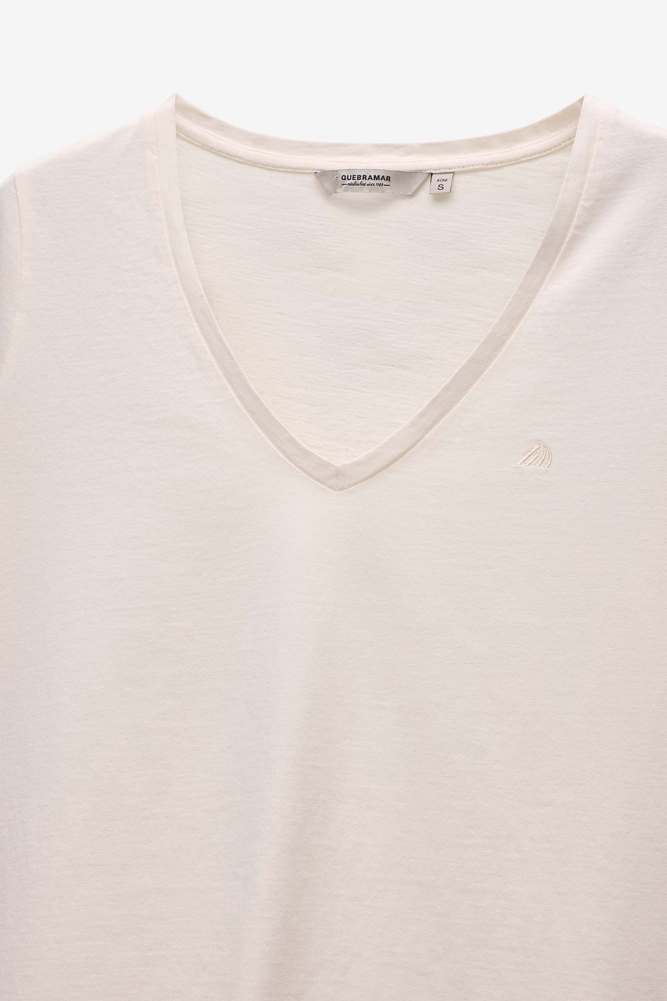 T-SHIRT ESSENTIAL DECOTE EM V