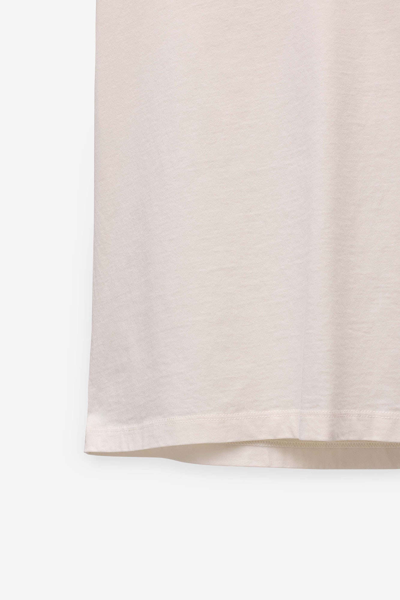 T-SHIRT ESSENTIAL DECOTE EM V