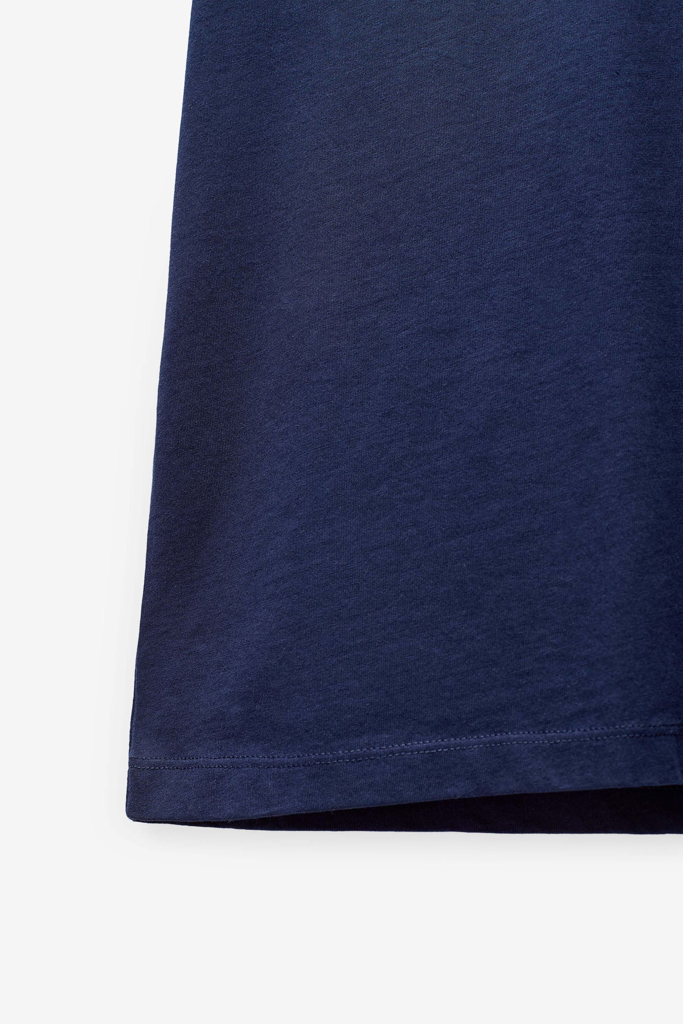 T-SHIRT ESSENTIAL DECOTE EM V