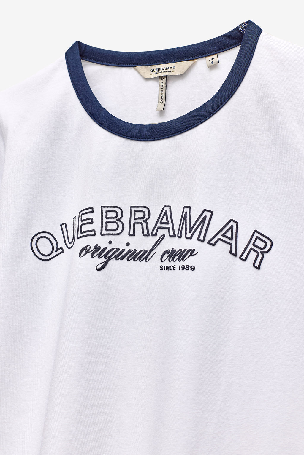 T-SHIRT COM ESTAMPADO QUEBRAMAR