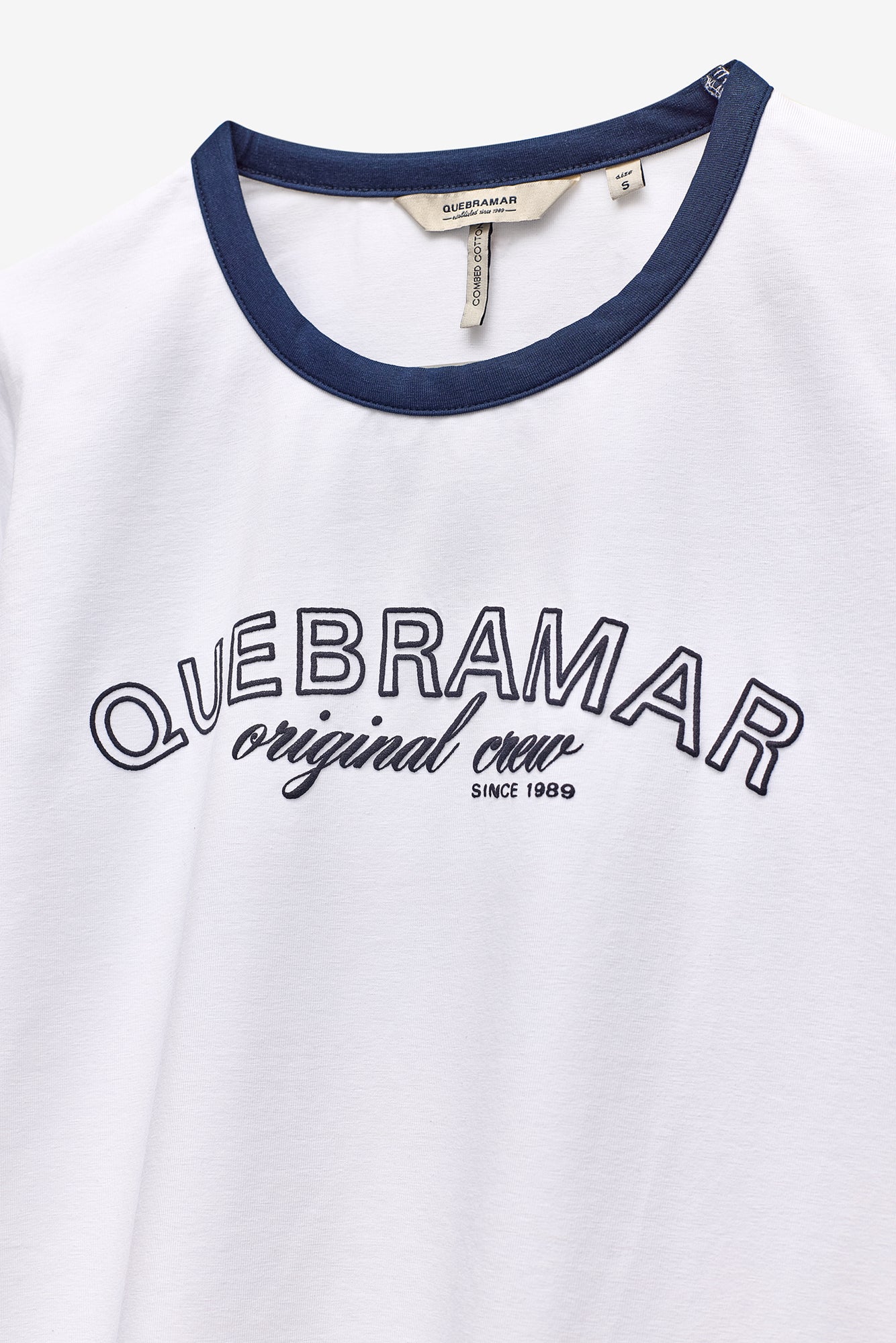 T-SHIRT COM ESTAMPADO QUEBRAMAR