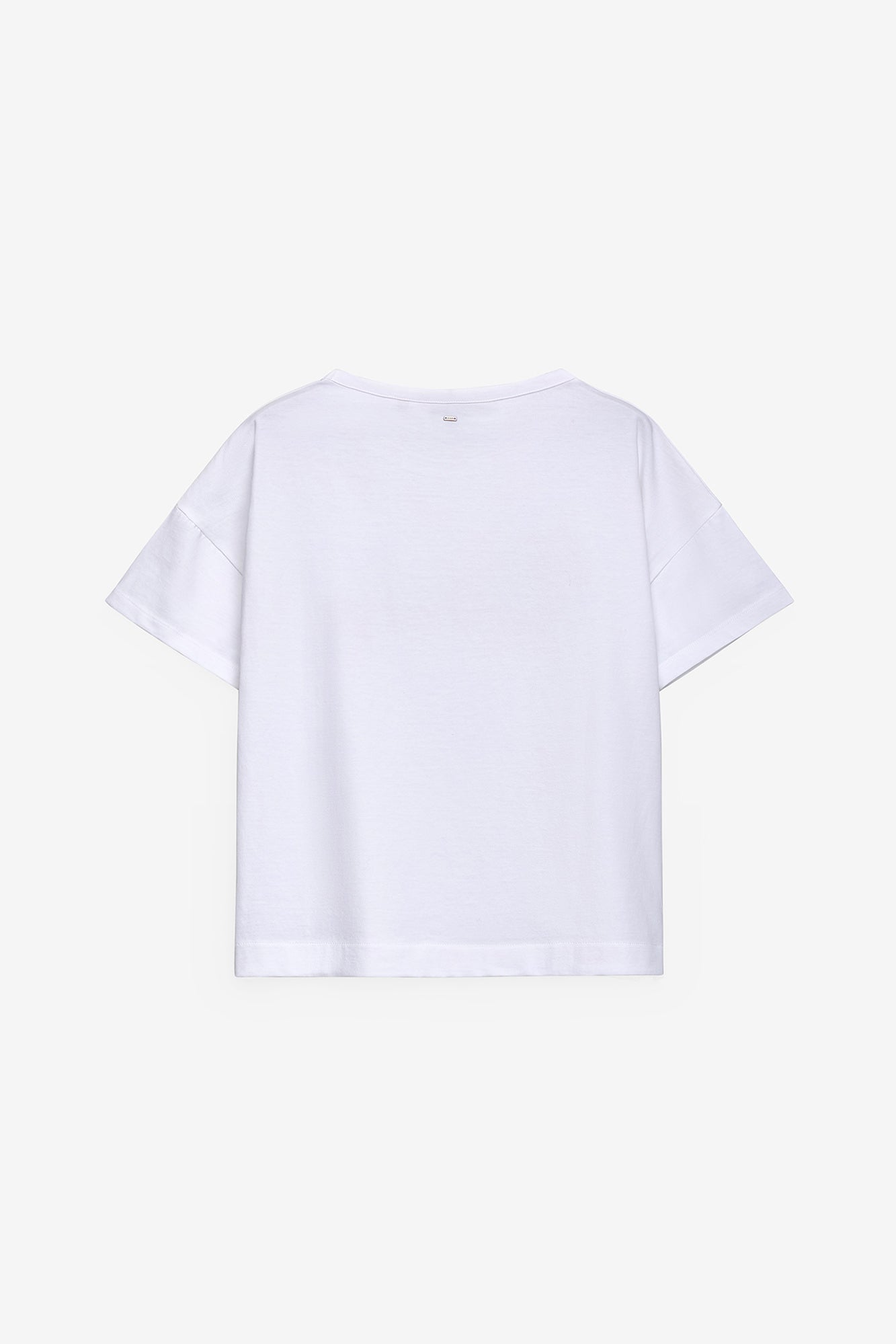 T-SHIRT COM BORDADO