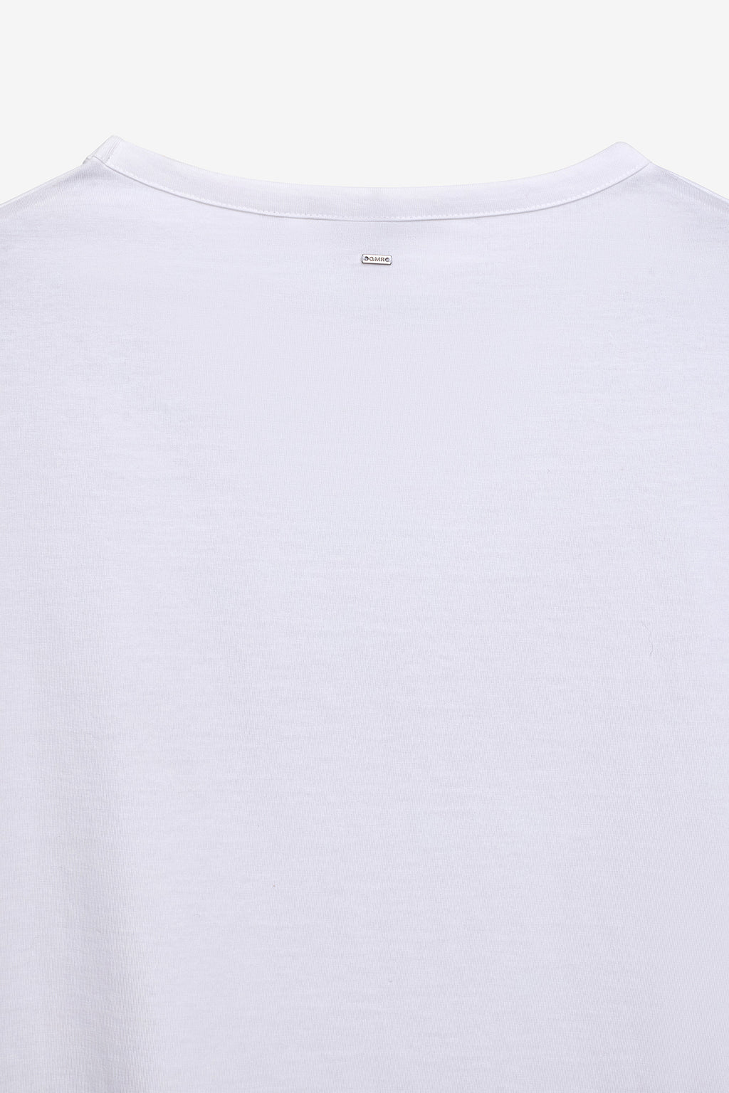 T-SHIRT COM BORDADO