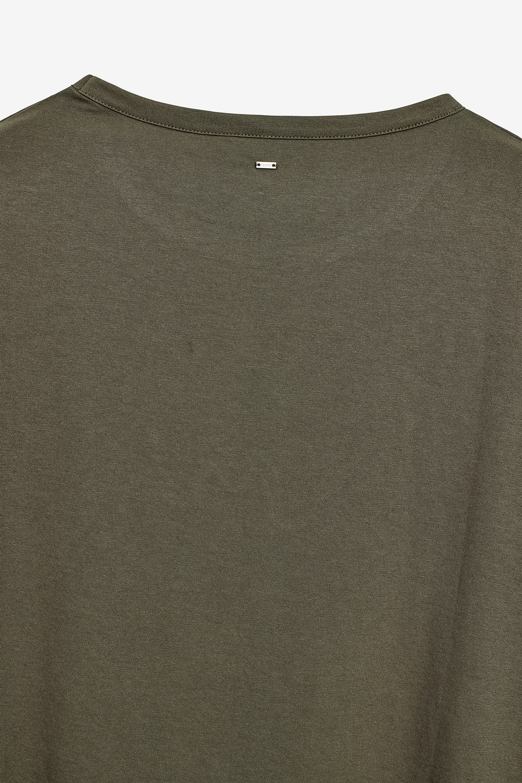 T-SHIRT COM BORDADO