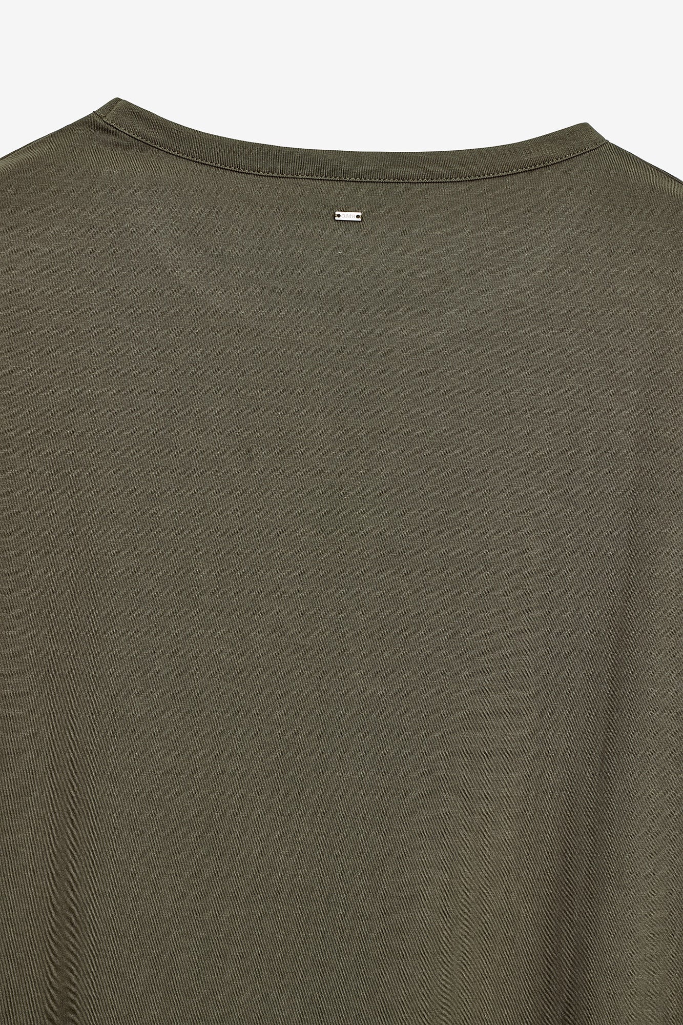 T-SHIRT COM BORDADO