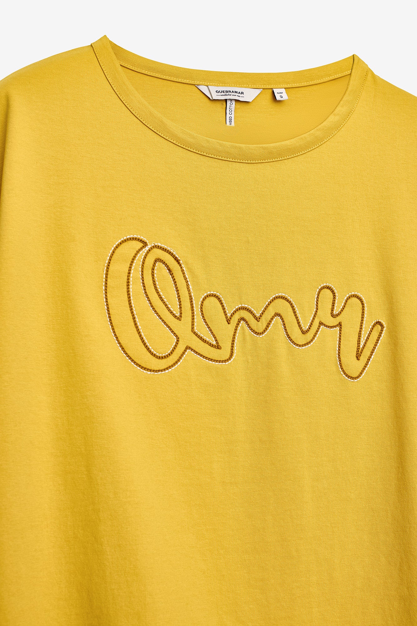 T-SHIRT COM BORDADO
