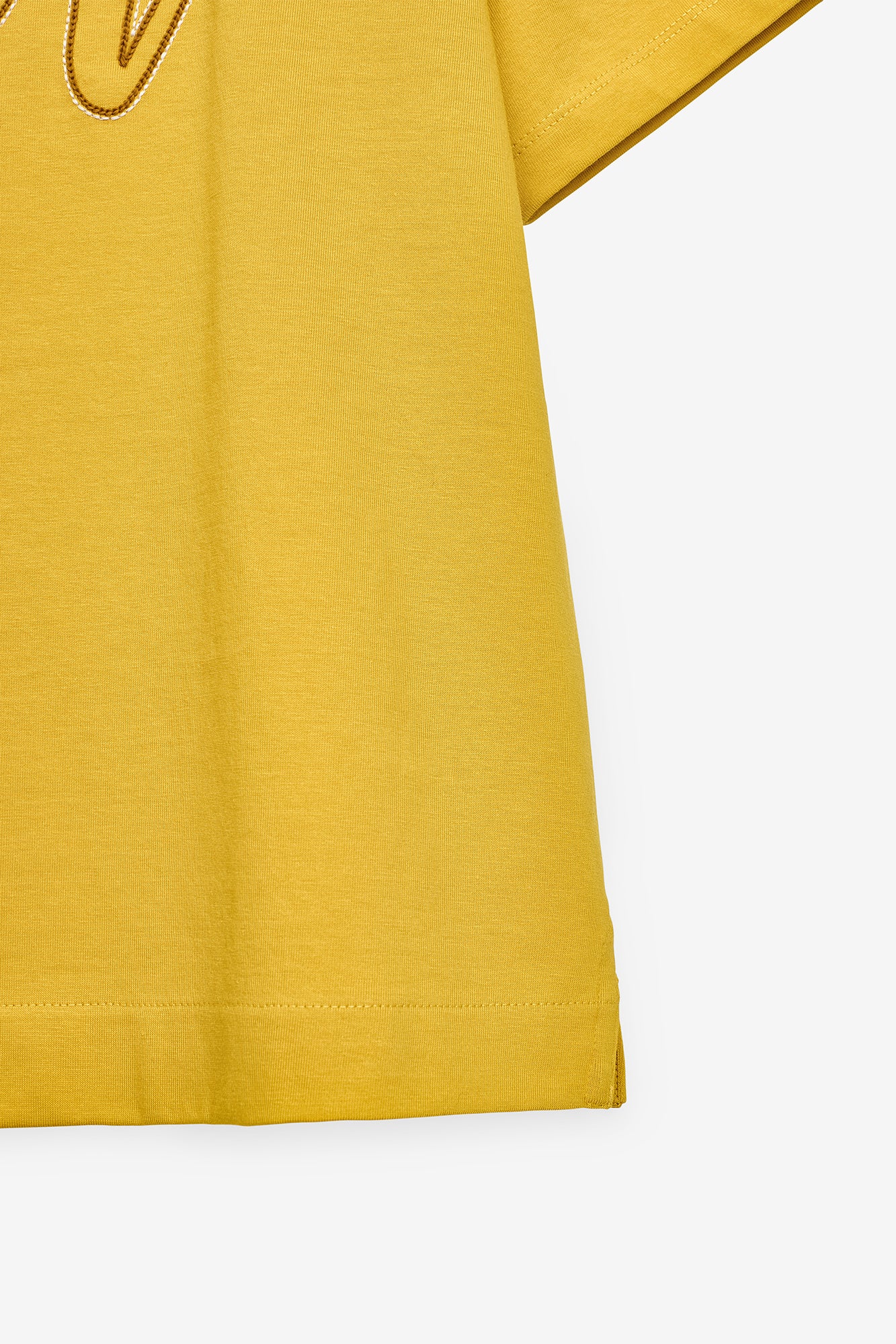 T-SHIRT COM BORDADO