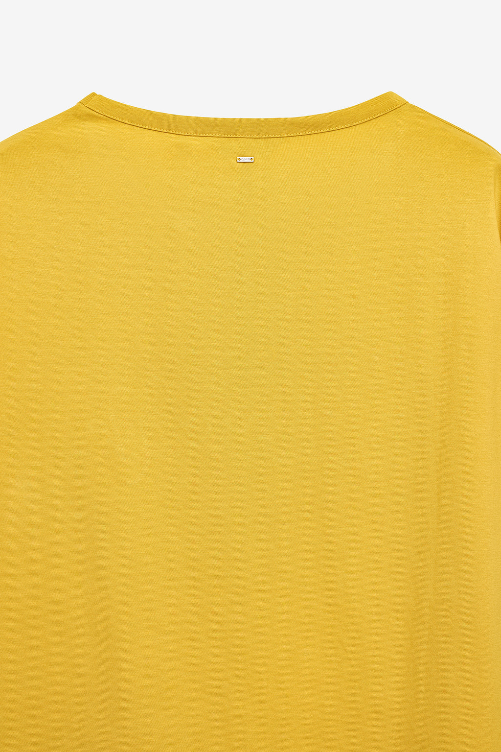 T-SHIRT COM BORDADO